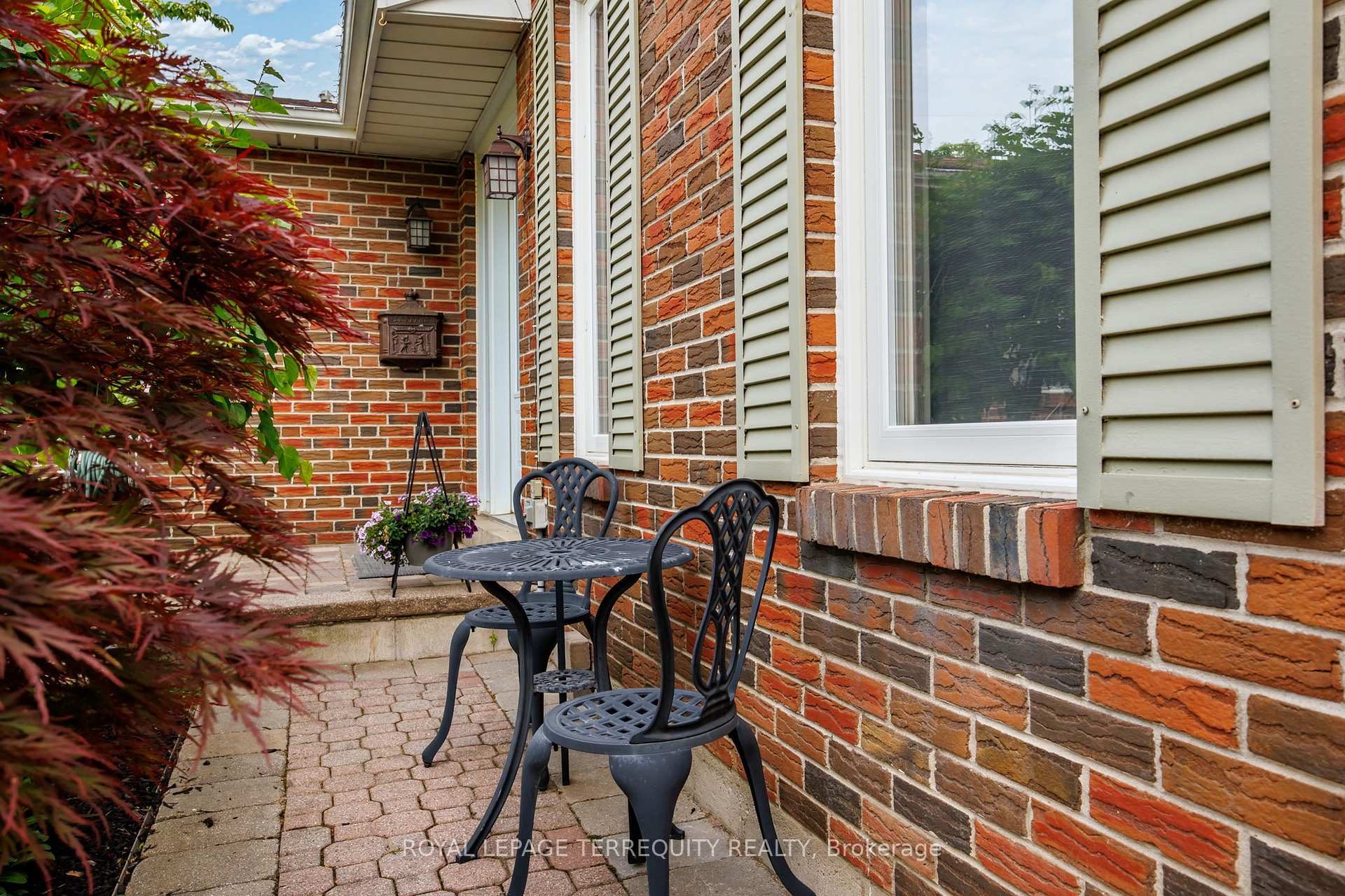 Photo 3 of 1853 Briarcrook Crescent, Mississauga, Applewood — HOMEH