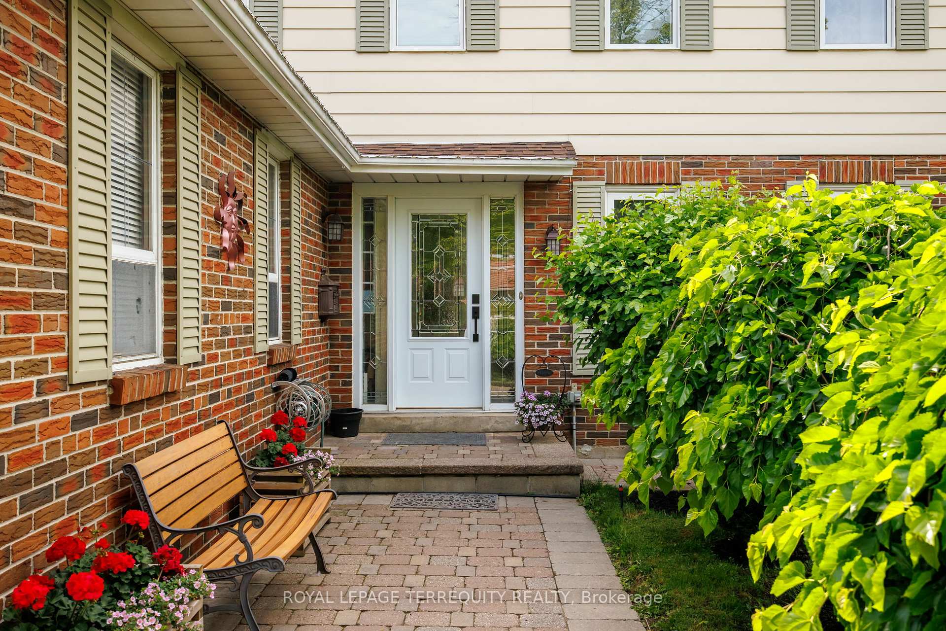Photo 4 of 1853 Briarcrook Crescent, Mississauga, Applewood — HOMEH