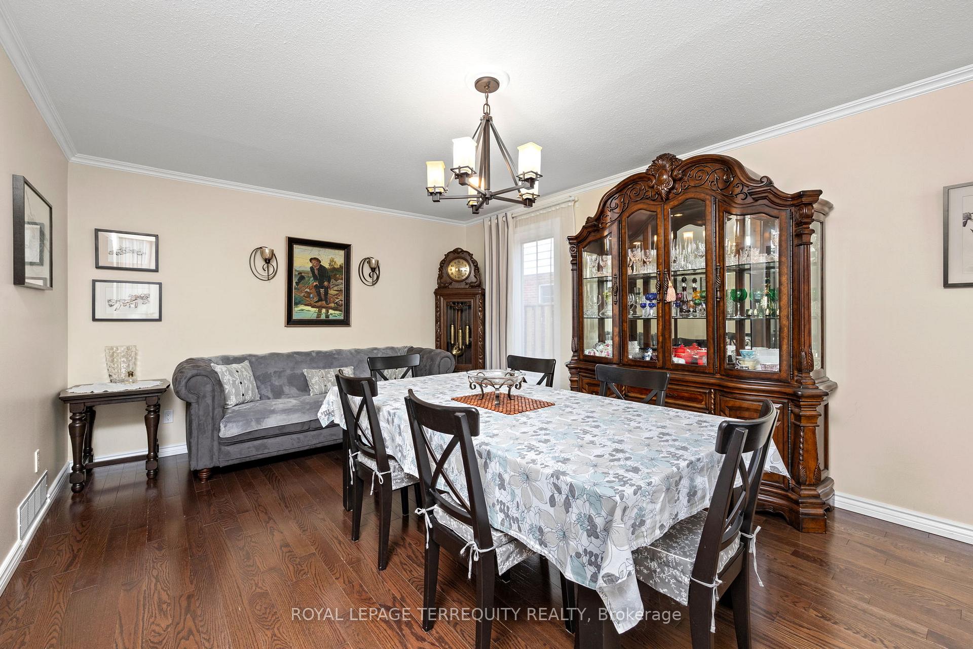 Photo 6 of 1853 Briarcrook Crescent, Mississauga, Applewood — HOMEH