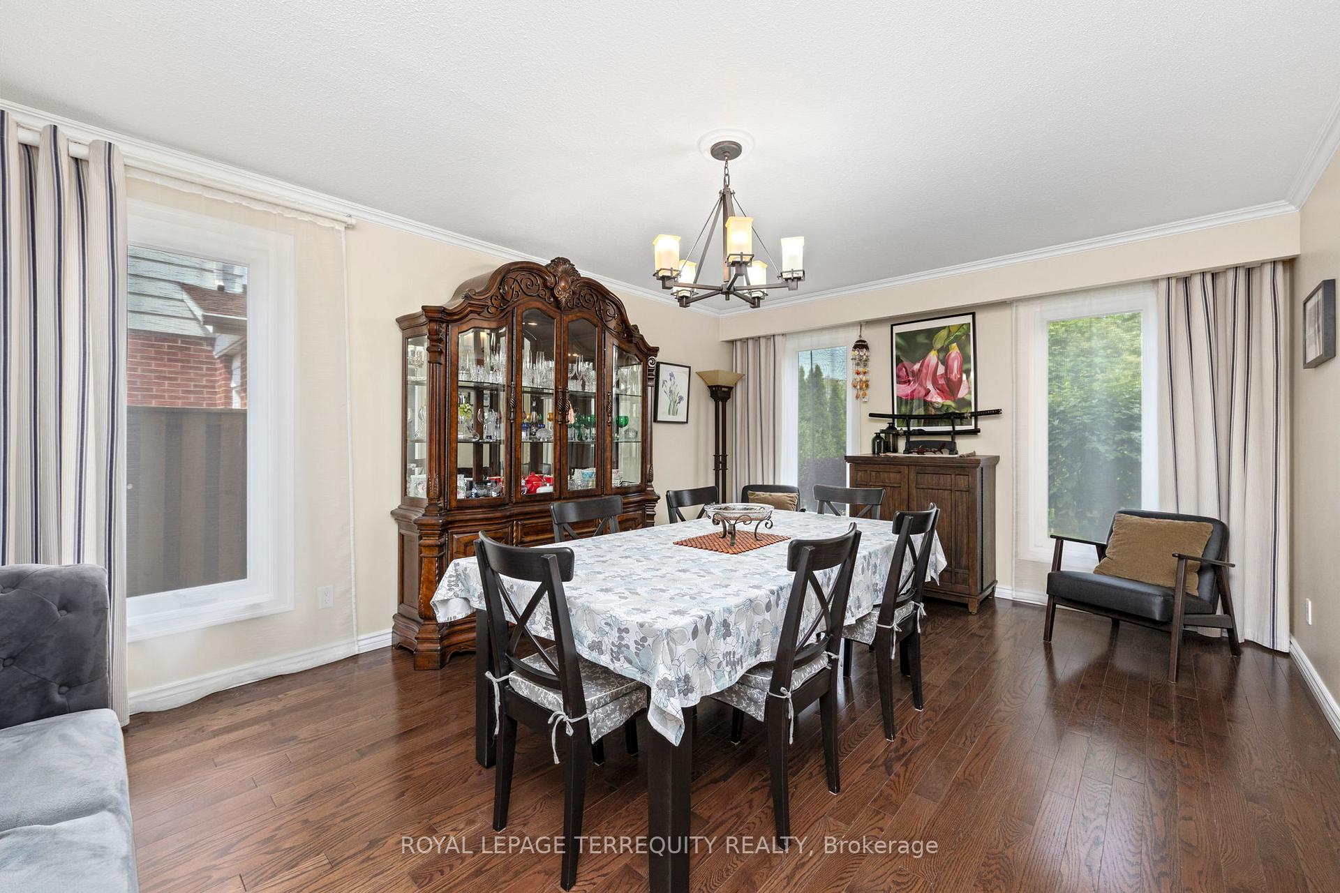 Photo 7 of 1853 Briarcrook Crescent, Mississauga, Applewood — HOMEH