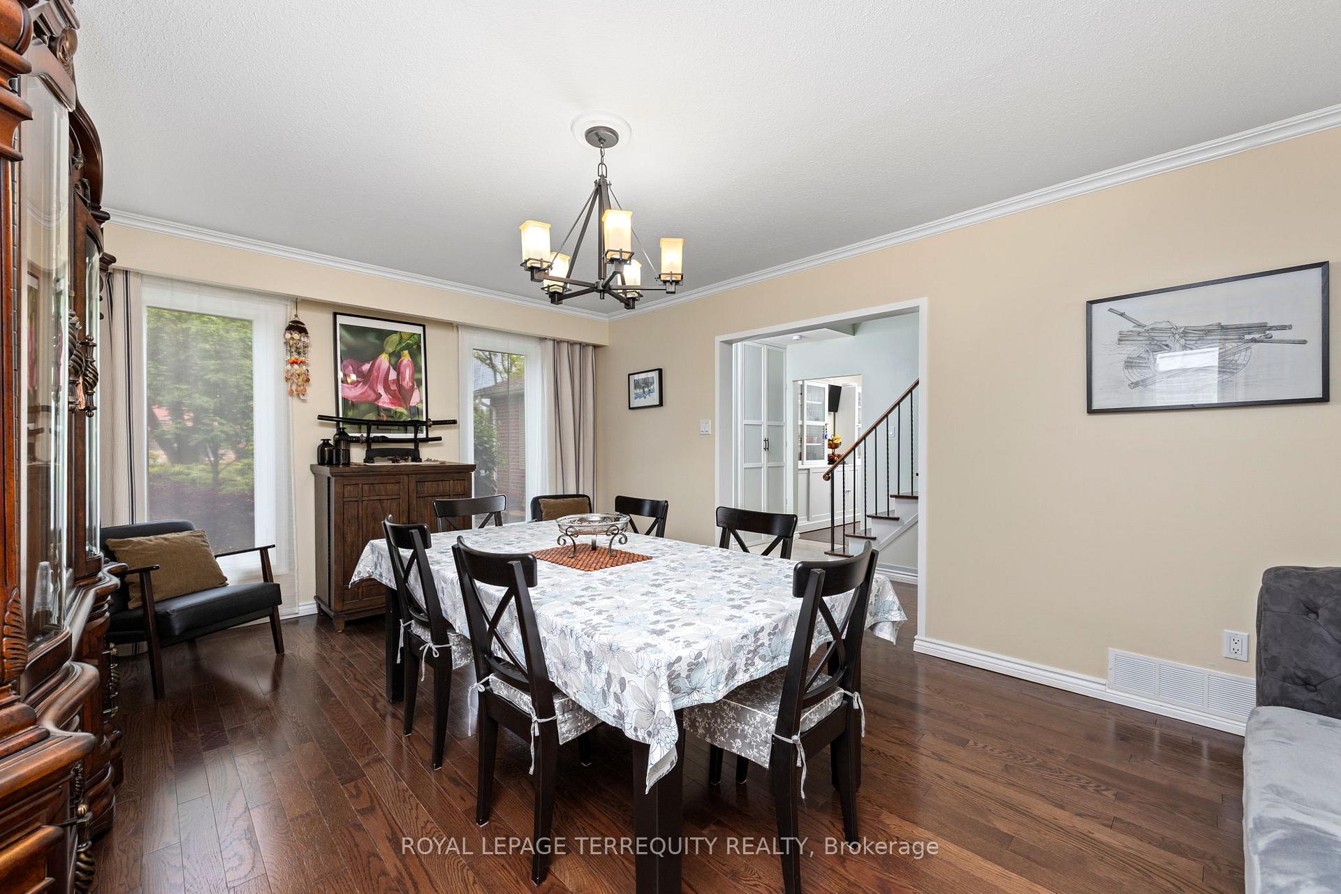 Photo 8 of 1853 Briarcrook Crescent, Mississauga, Applewood — HOMEH