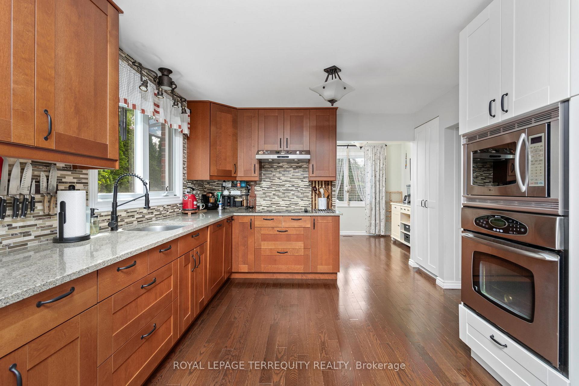 Photo 12 of 1853 Briarcrook Crescent, Mississauga, Applewood — HOMEH