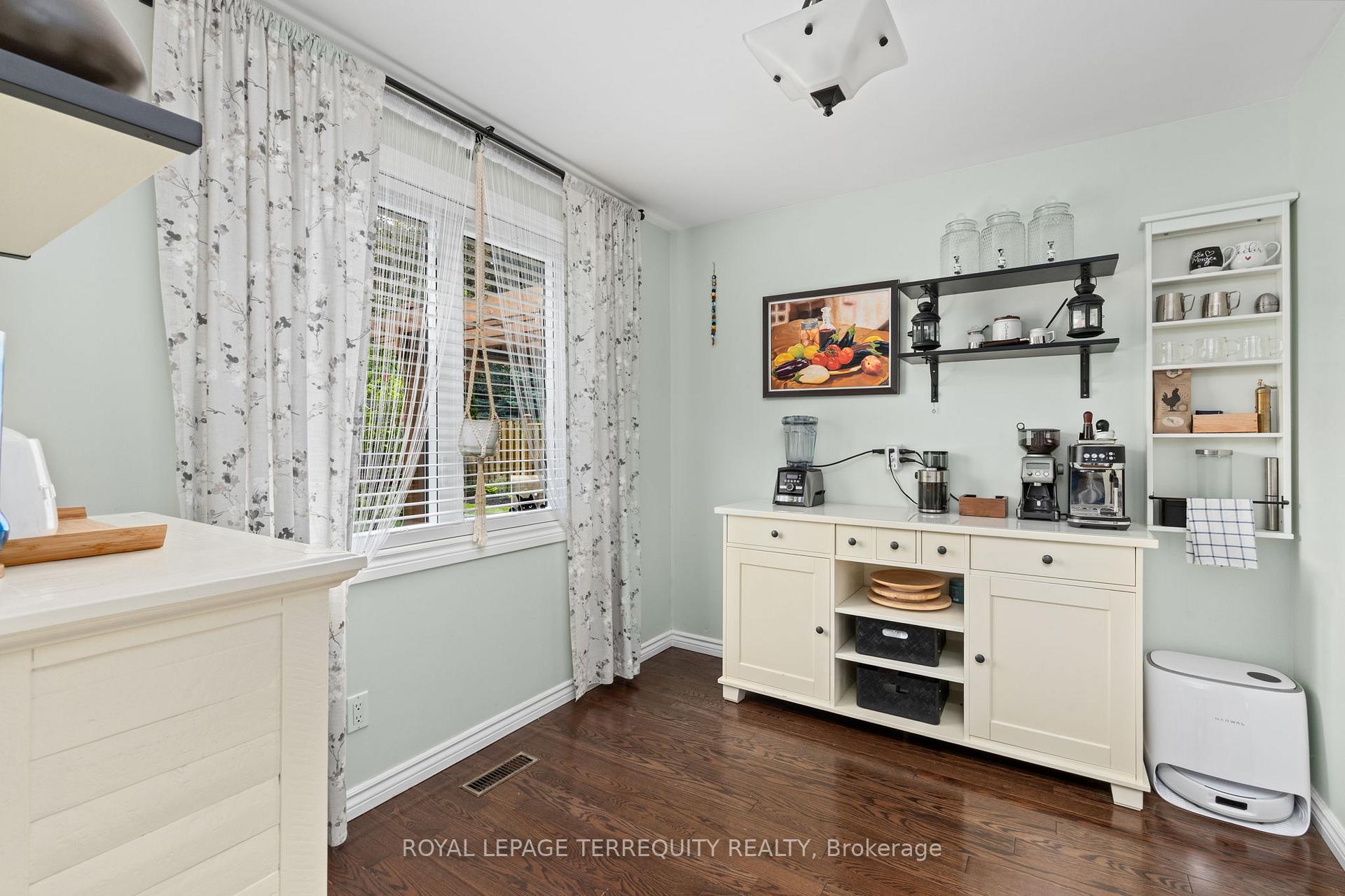 Photo 15 of 1853 Briarcrook Crescent, Mississauga, Applewood — HOMEH