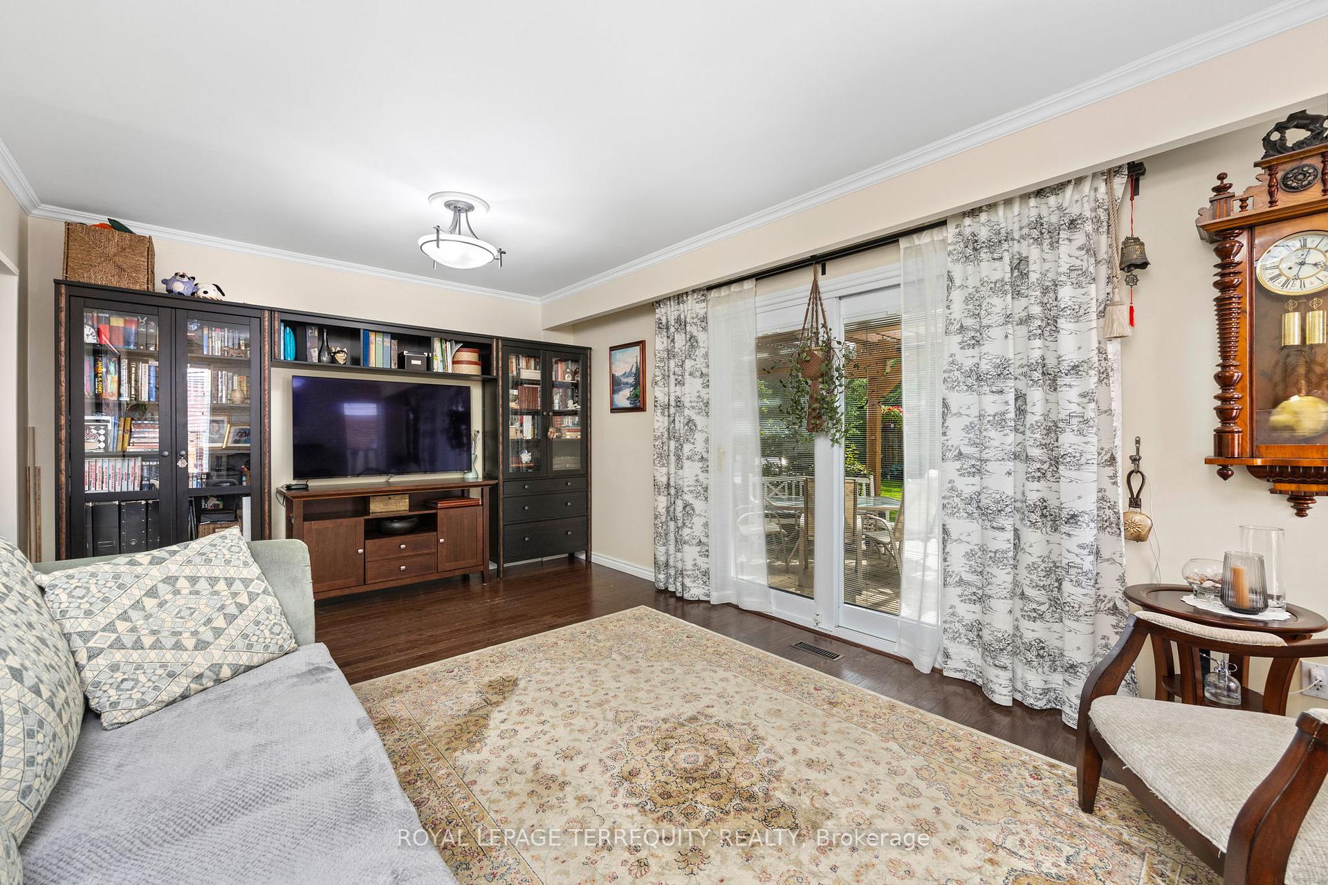 Photo 18 of 1853 Briarcrook Crescent, Mississauga, Applewood — HOMEH