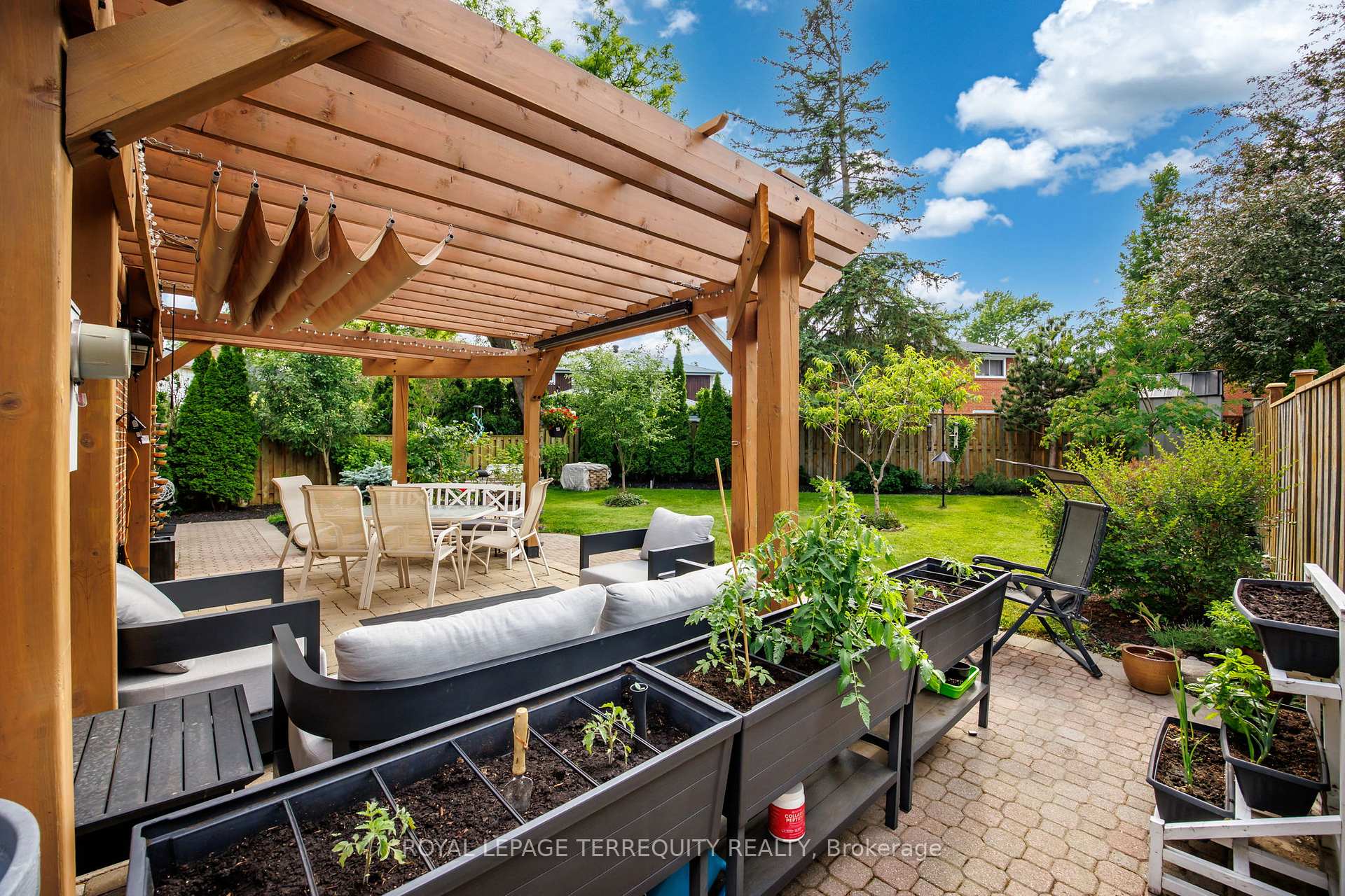 Photo 38 of 1853 Briarcrook Crescent, Mississauga, Applewood — HOMEH