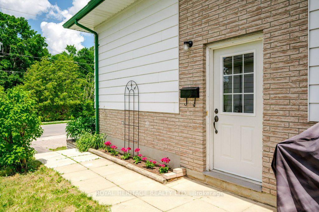 Photo 4 of 285 Euclid Avenue, Peterborough, Ashburnham Ward 4 — HOMEH