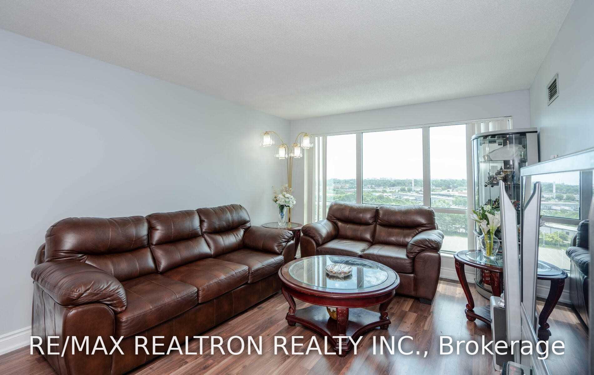 Photo 13 of Unit 910, 8 Lee Centre Drive, Scarborough, Woburn — HOMEH