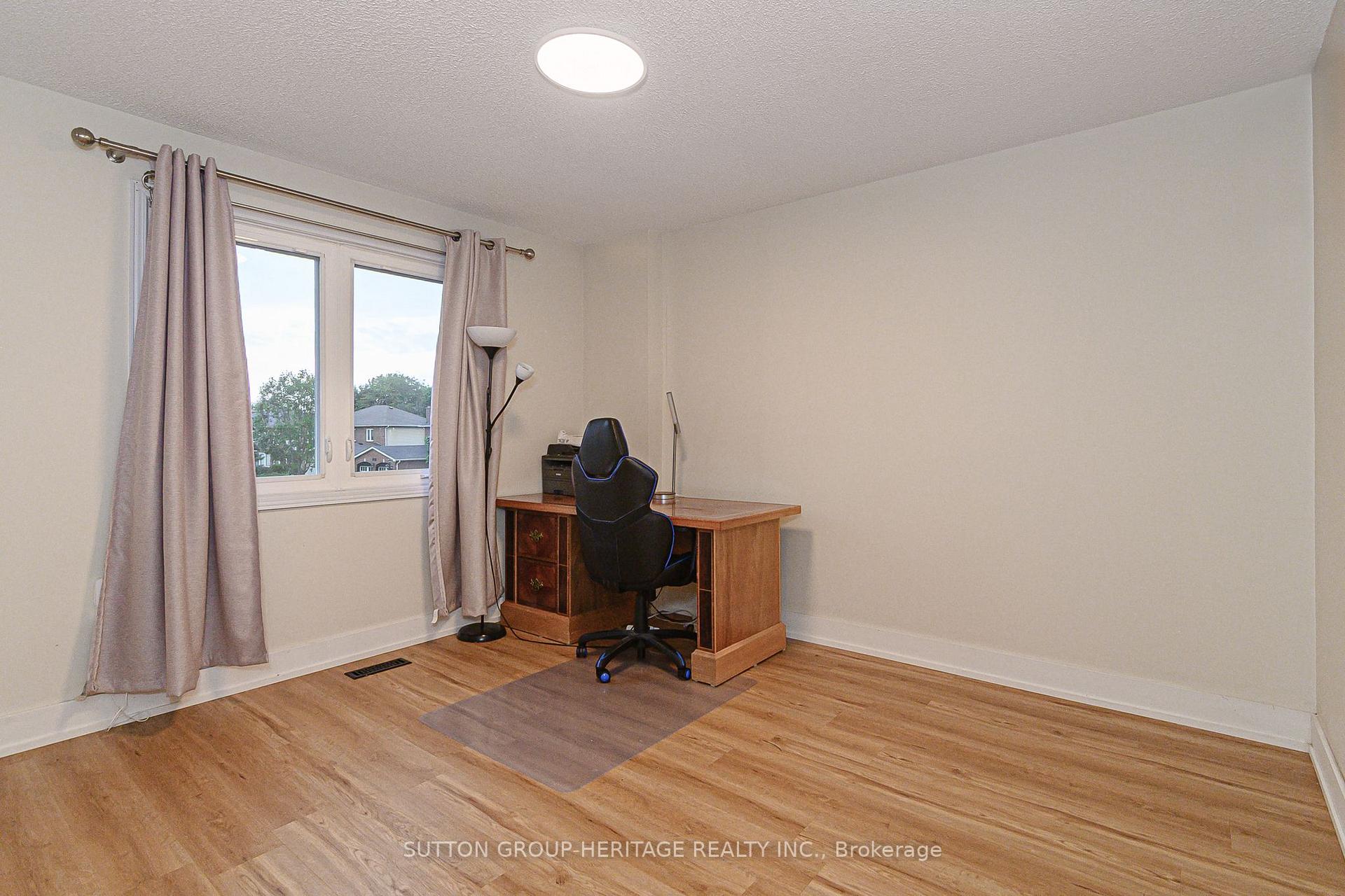 Photo 32 of 209 Bassett Boulevard, Whitby, Pringle Creek — HOMEH