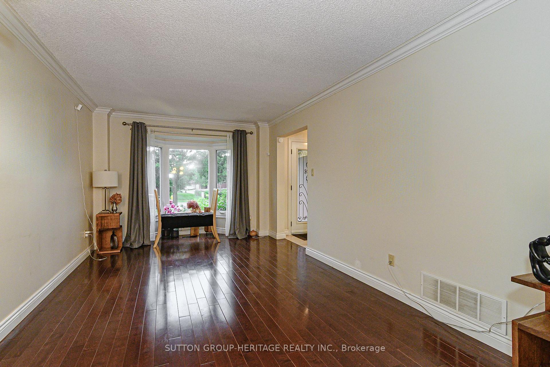 Photo 8 of 209 Bassett Boulevard, Whitby, Pringle Creek — HOMEH