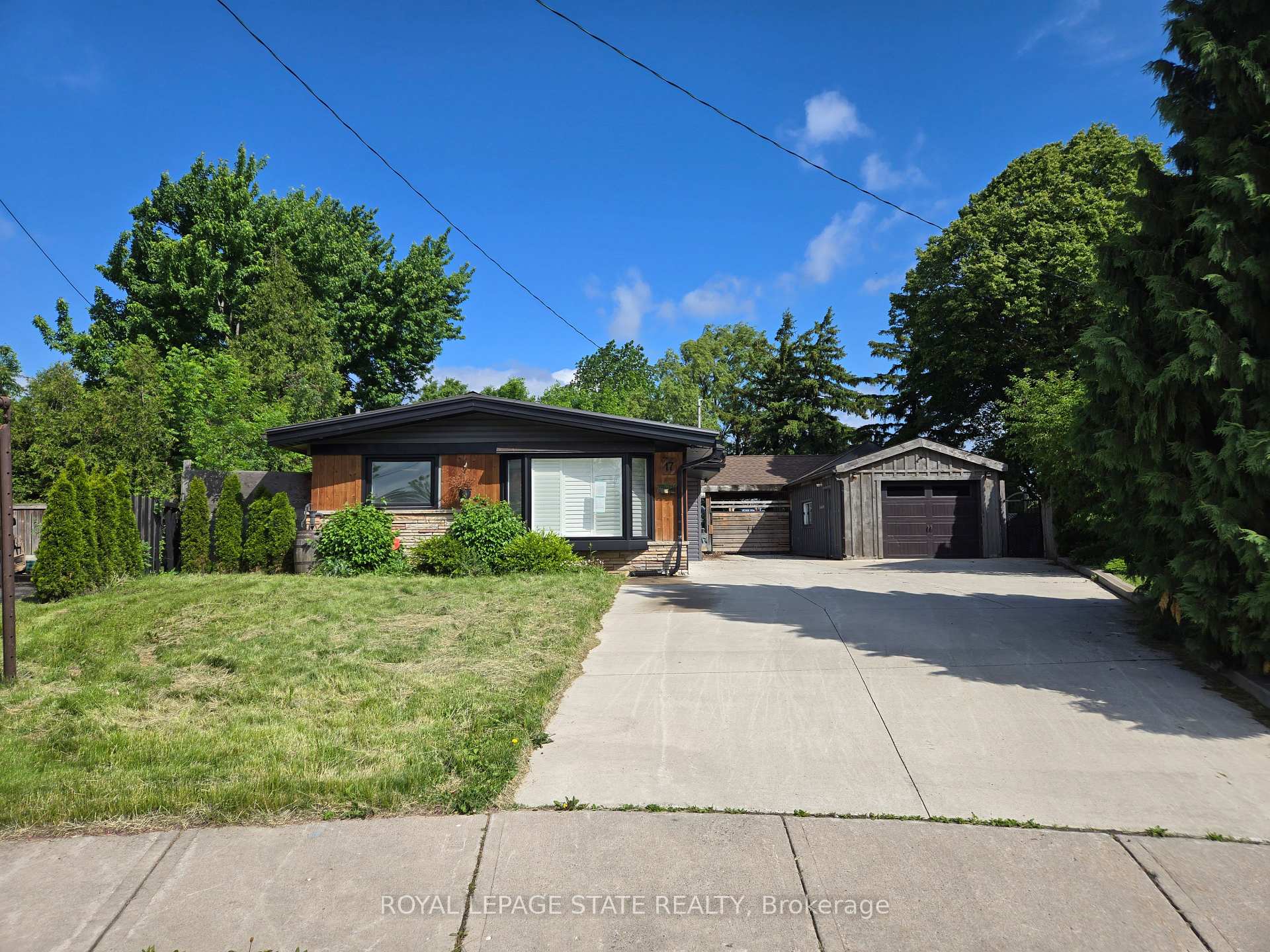 Photo 1 of 17 Carmen Avenue, Hamilton, Macassa — HOMEH