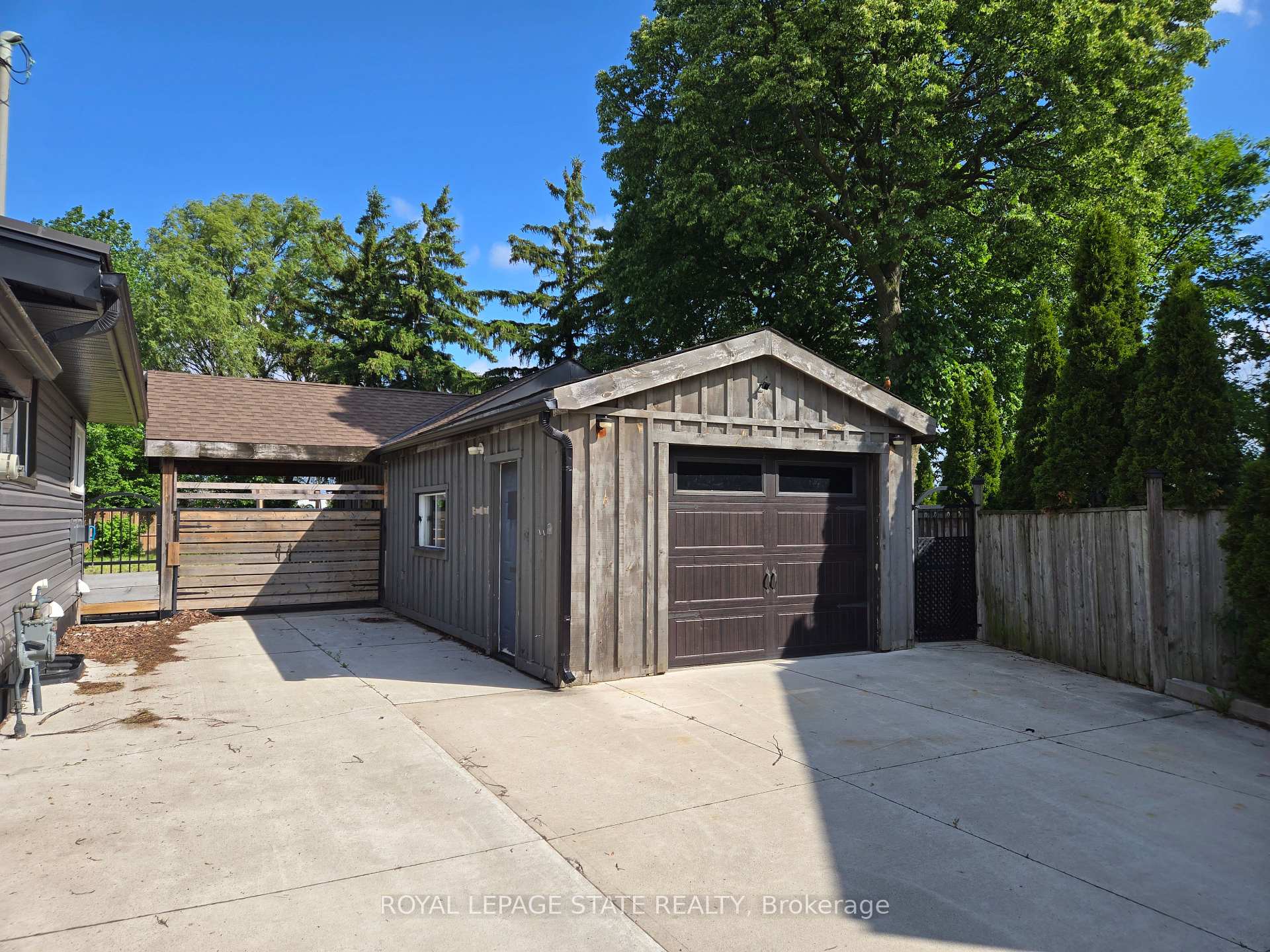 Photo 2 of 17 Carmen Avenue, Hamilton, Macassa — HOMEH