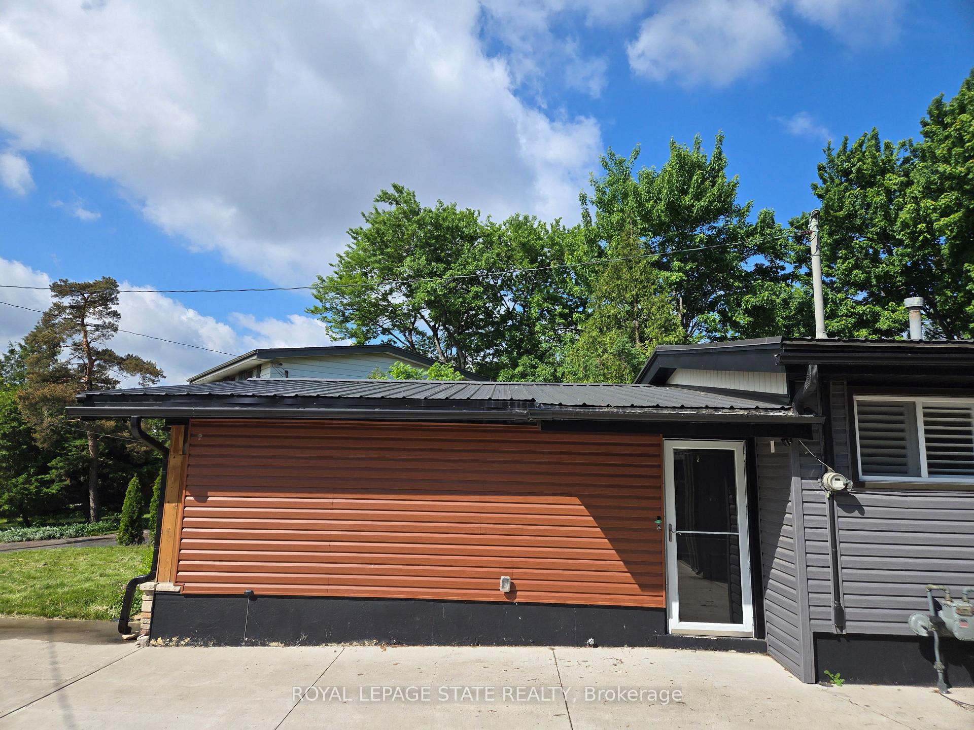 Photo 3 of 17 Carmen Avenue, Hamilton, Macassa — HOMEH