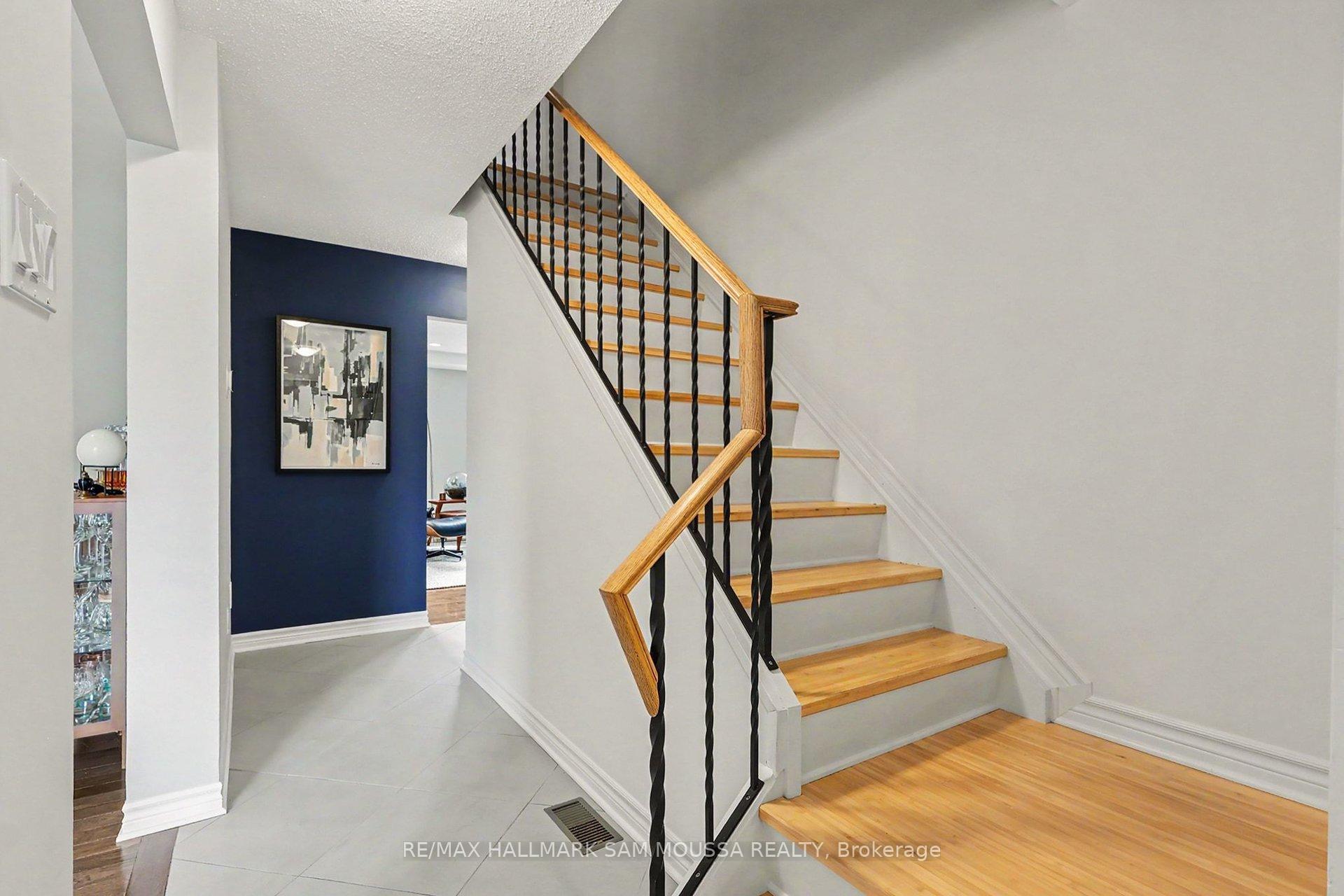 Photo 3 of 16 Foxfield Drive, Ottawa, Barrhaven - Knollsbrook — HOMEH