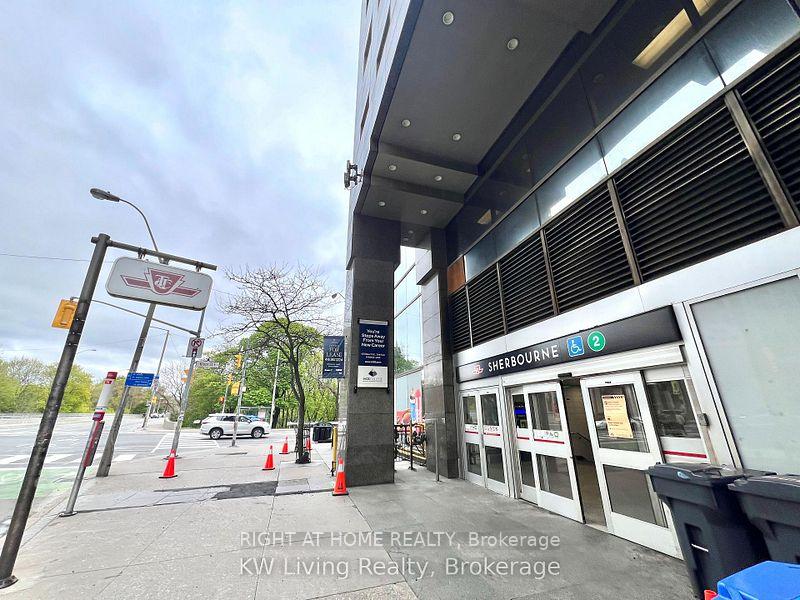 Photo 2 of Unit 3203, 609 Sherbourne Street, Toronto, North St. James Town — HOMEH