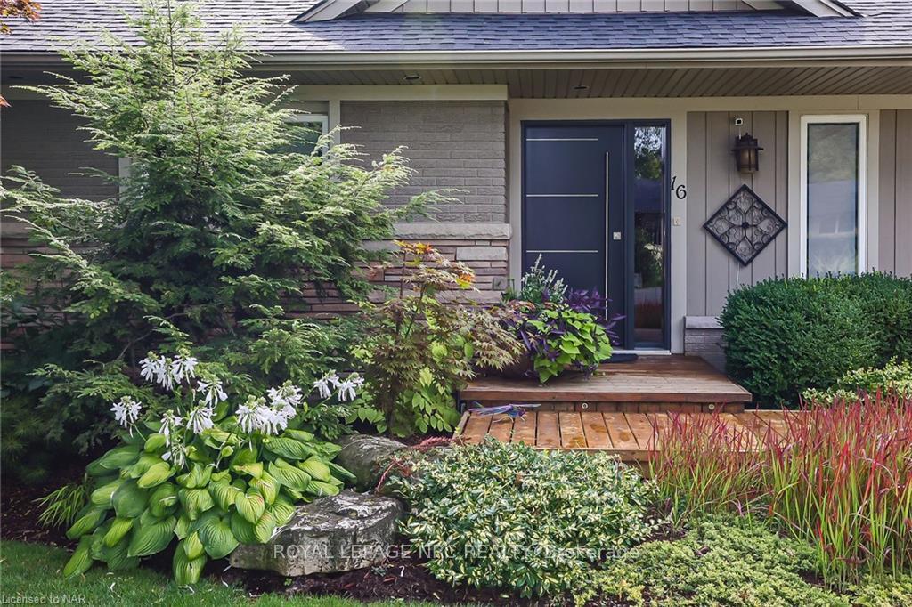 Photo 2 of 16 Spring Garden Boulevard, St. Catharines, Lakeshore — HOMEH