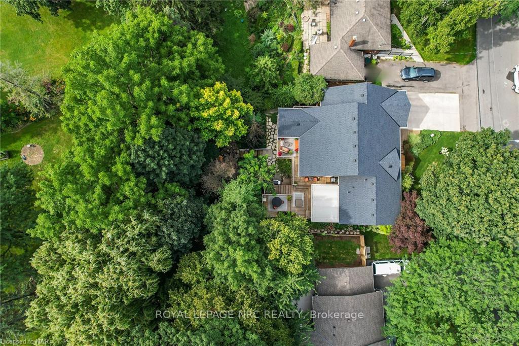 Photo 3 of 16 Spring Garden Boulevard, St. Catharines, Lakeshore — HOMEH