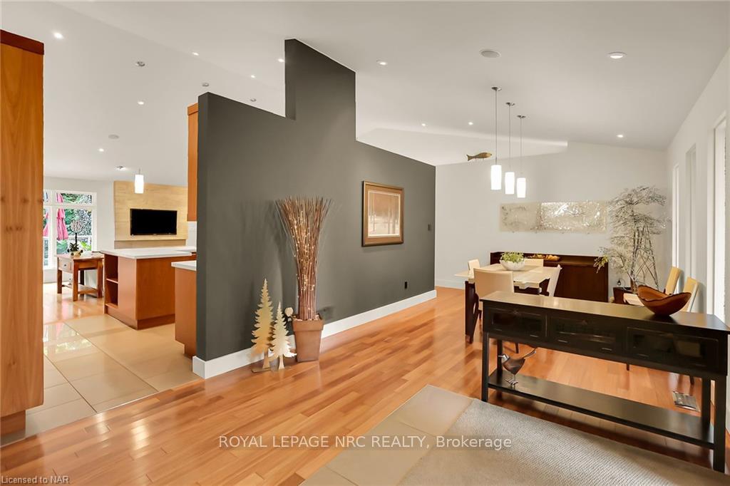 Photo 5 of 16 Spring Garden Boulevard, St. Catharines, Lakeshore — HOMEH