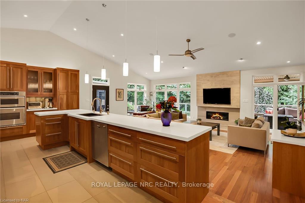 Photo 7 of 16 Spring Garden Boulevard, St. Catharines, Lakeshore — HOMEH
