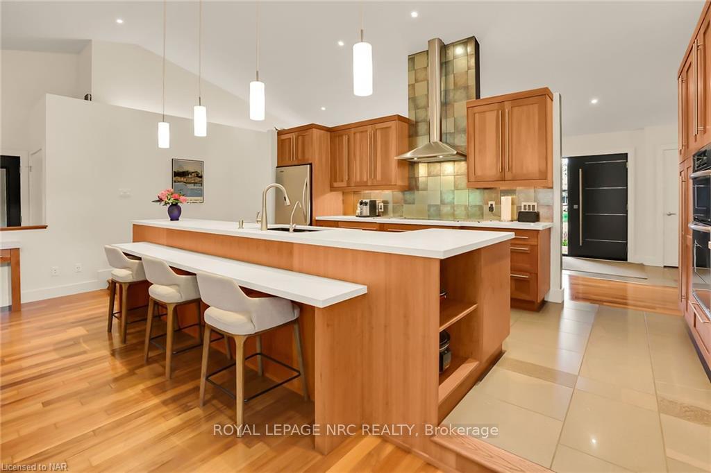 Photo 12 of 16 Spring Garden Boulevard, St. Catharines, Lakeshore — HOMEH