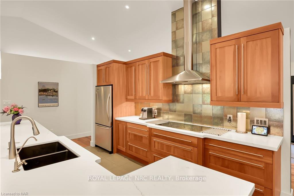 Photo 13 of 16 Spring Garden Boulevard, St. Catharines, Lakeshore — HOMEH