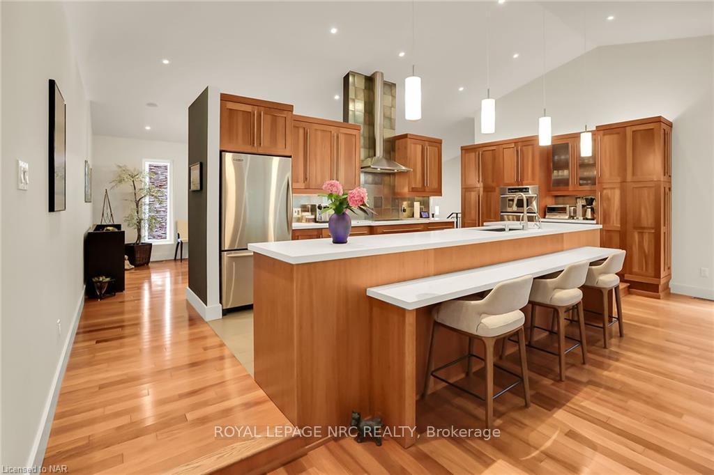 Photo 14 of 16 Spring Garden Boulevard, St. Catharines, Lakeshore — HOMEH