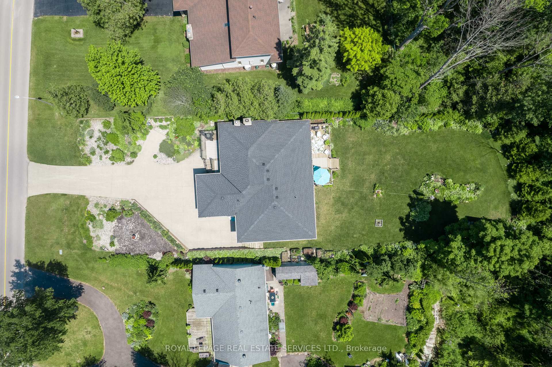Photo 3 of 39 Goderich Street, Kincardine — HOMEH