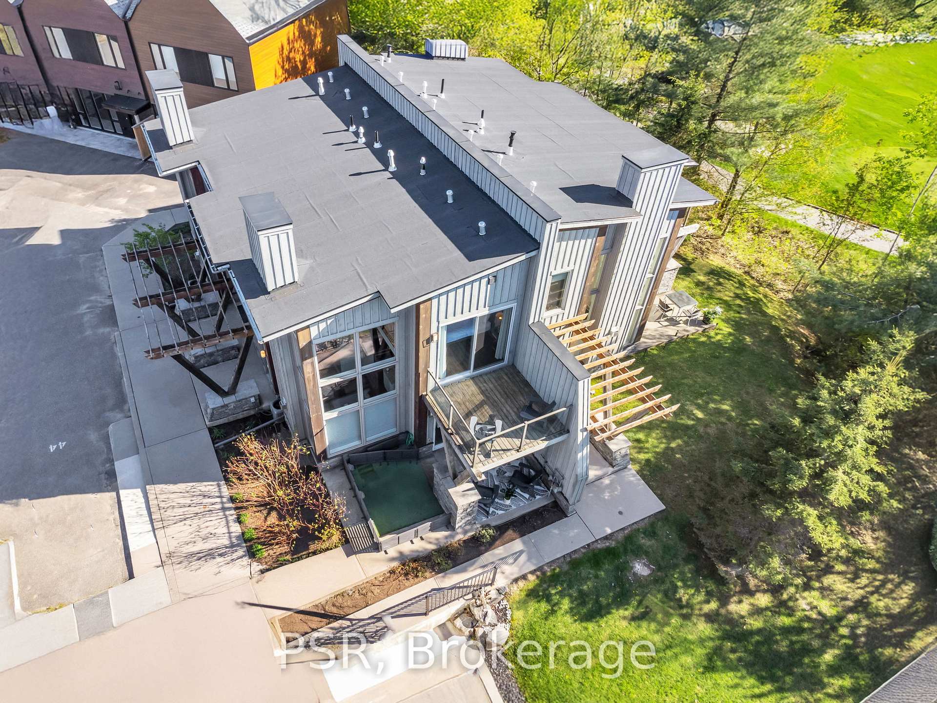 Photo 2 of 44 Carrick Trail, Gravenhurst, Wood (Gravenhurst) — HOMEH