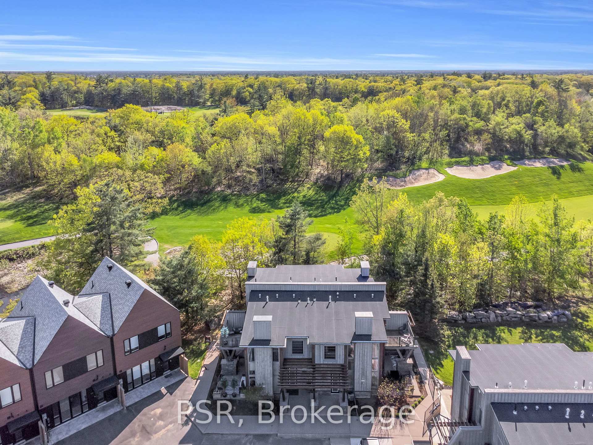 Photo 3 of 44 Carrick Trail, Gravenhurst, Wood (Gravenhurst) — HOMEH