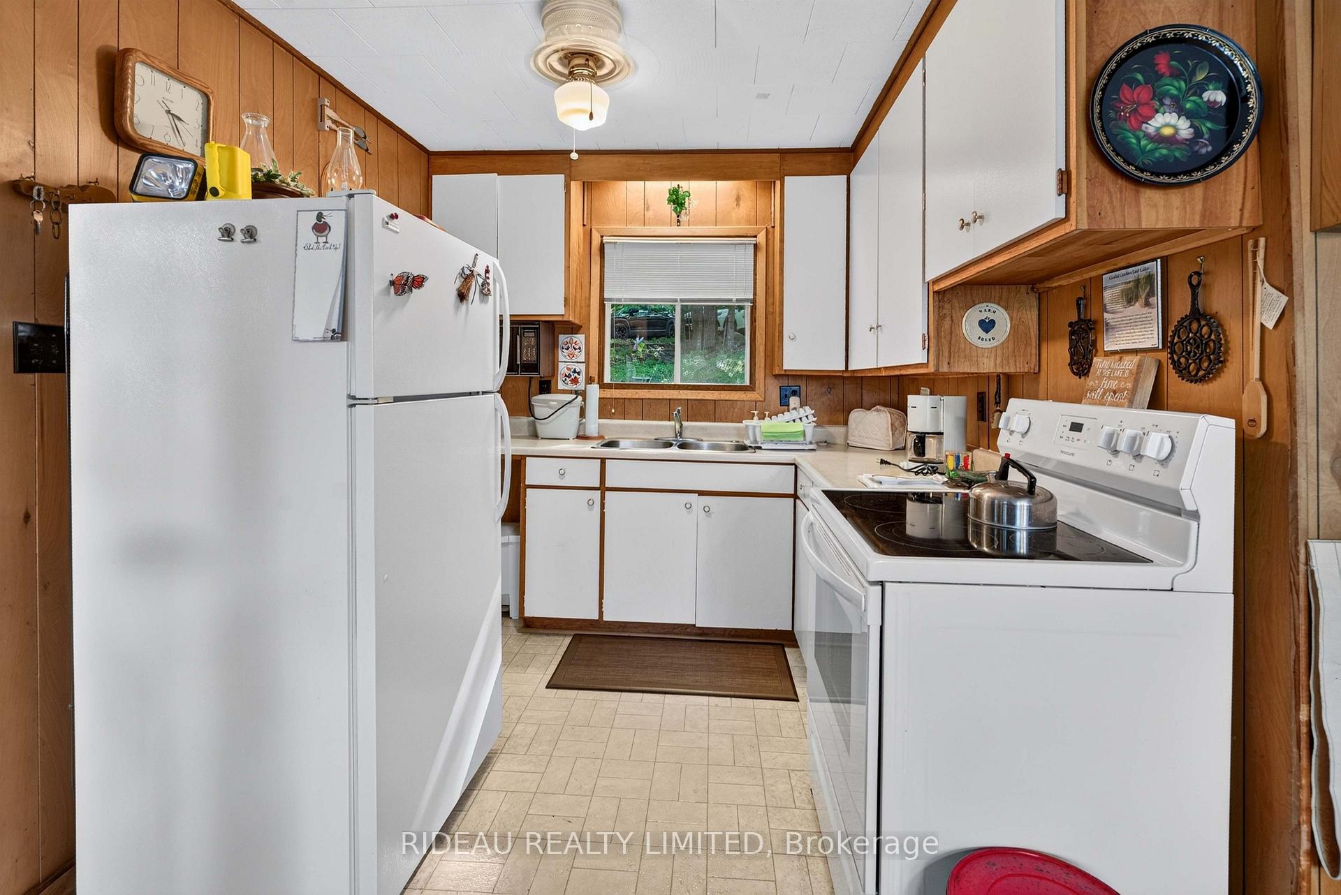 Photo 13 of 1293 R12B Road, Rideau Lakes, Rideau Lakes (South Burgess) Twp — HOMEH