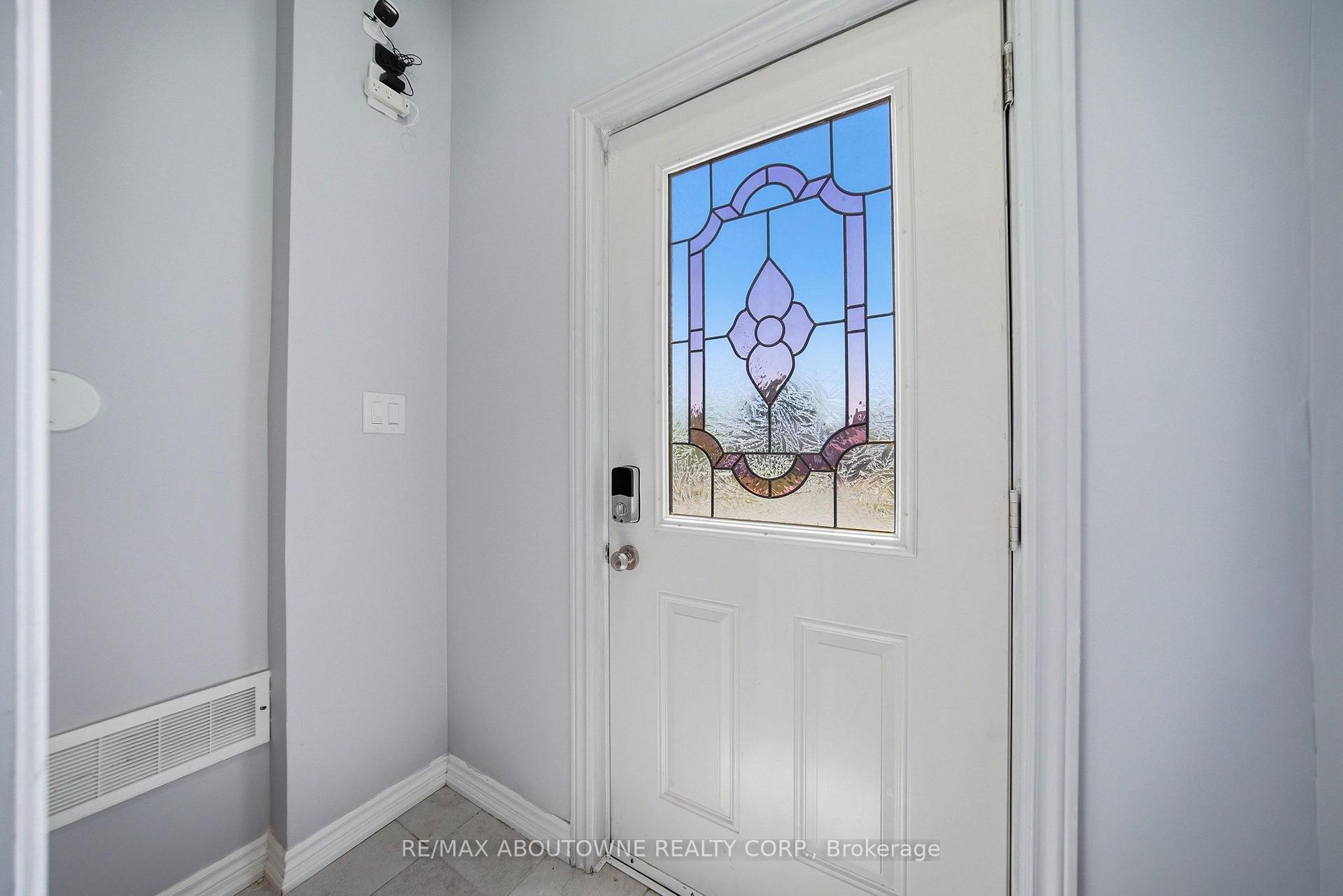 Photo 3 of Unit Upper, 146 Bankside Drive N, Kitchener, Highland West — HOMEH