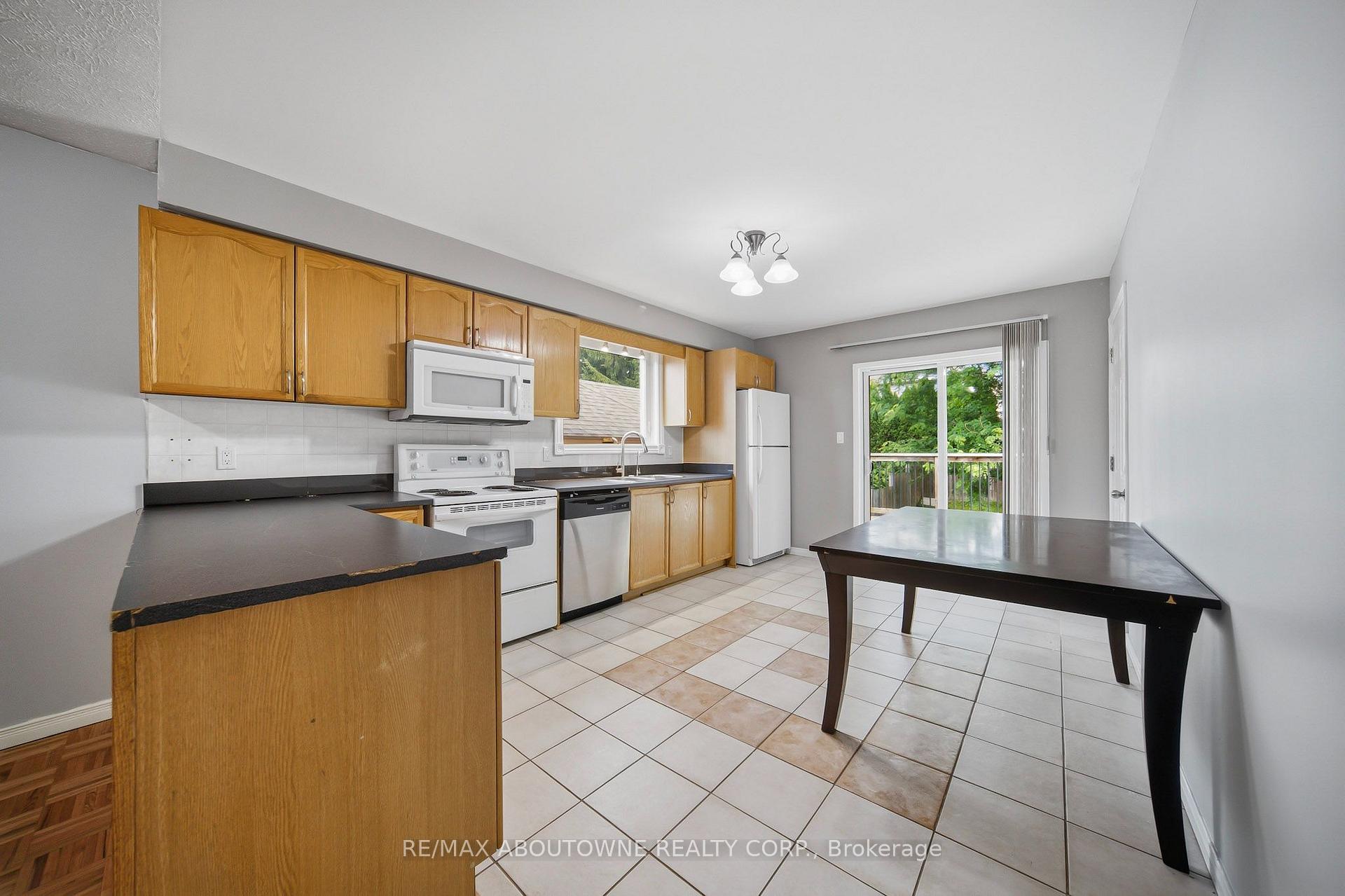 Photo 8 of Unit Upper, 146 Bankside Drive N, Kitchener, Highland West — HOMEH