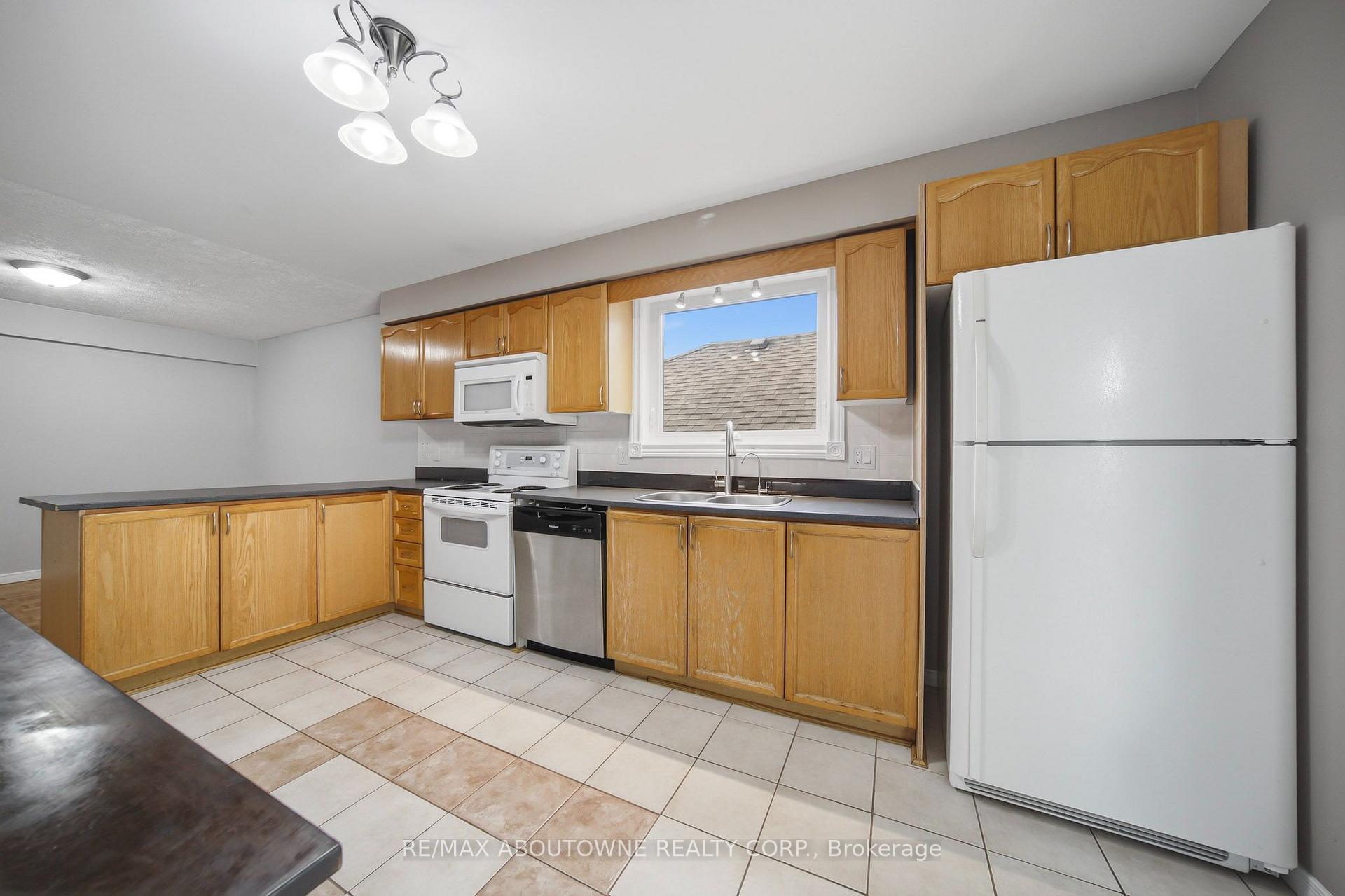 Photo 9 of Unit Upper, 146 Bankside Drive N, Kitchener, Highland West — HOMEH