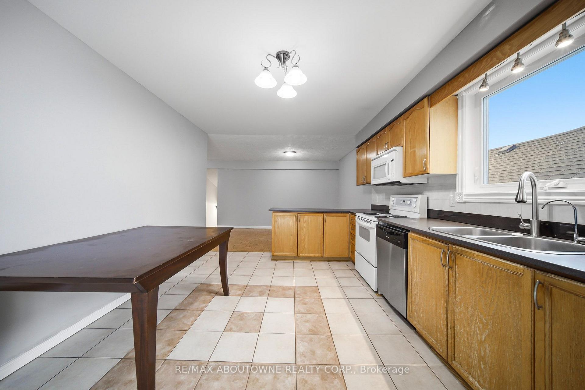 Photo 10 of Unit Upper, 146 Bankside Drive N, Kitchener, Highland West — HOMEH