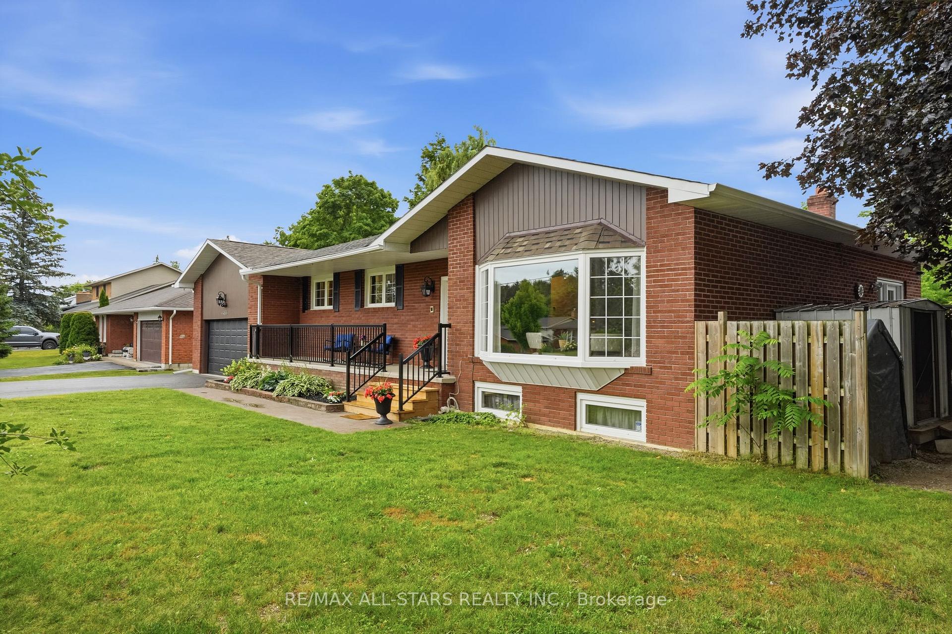 Photo 3 of 463 Riverdale Road, Brock, Beaverton — HOMEH