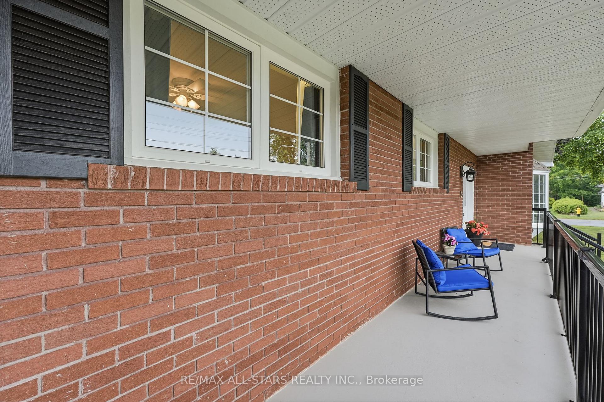 Photo 7 of 463 Riverdale Road, Brock, Beaverton — HOMEH