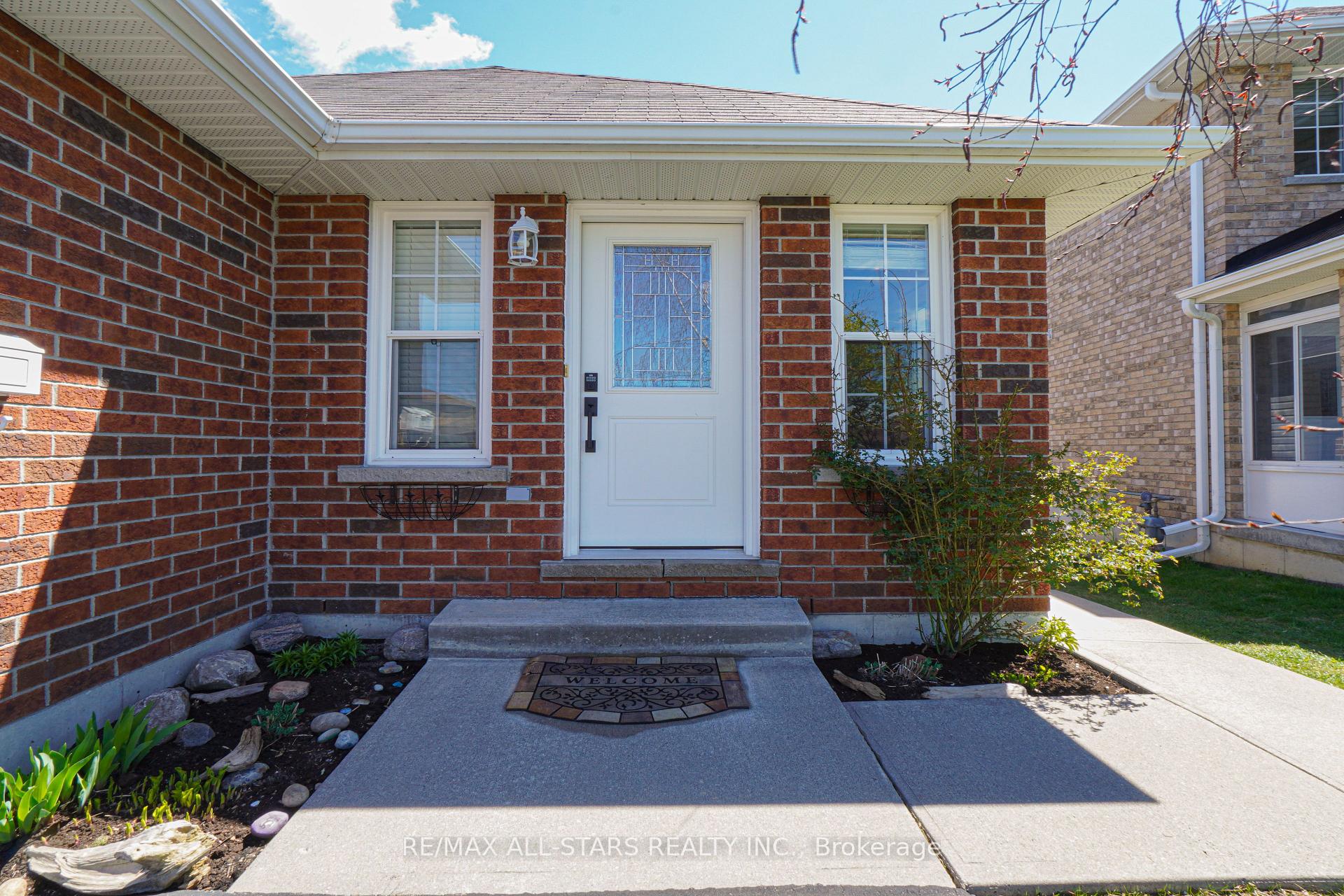 Photo 2 of 14 Laurent Boulevard, Kawartha Lakes, Lindsay — HOMEH