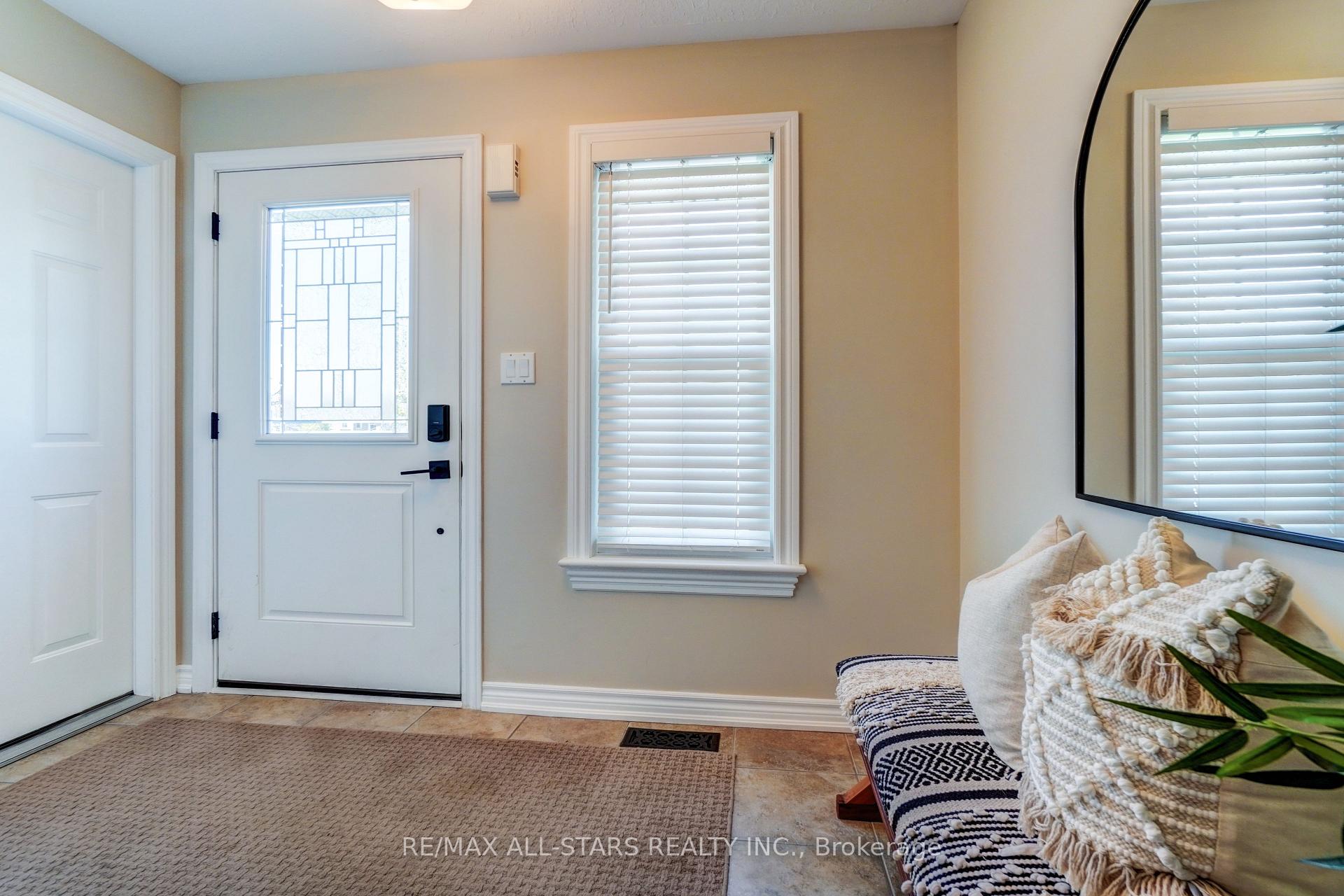 Photo 3 of 14 Laurent Boulevard, Kawartha Lakes, Lindsay — HOMEH
