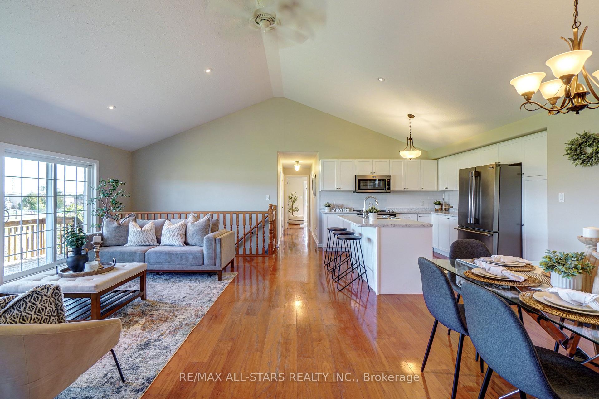 Photo 4 of 14 Laurent Boulevard, Kawartha Lakes, Lindsay — HOMEH