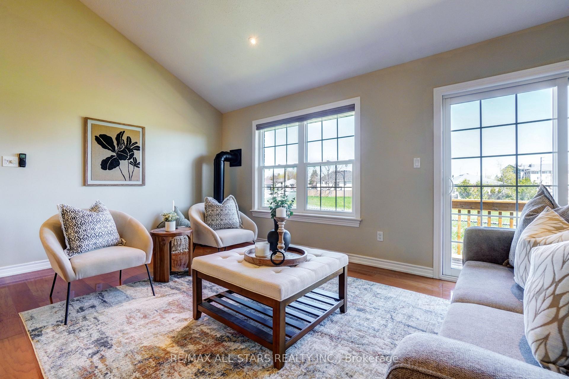 Photo 7 of 14 Laurent Boulevard, Kawartha Lakes, Lindsay — HOMEH