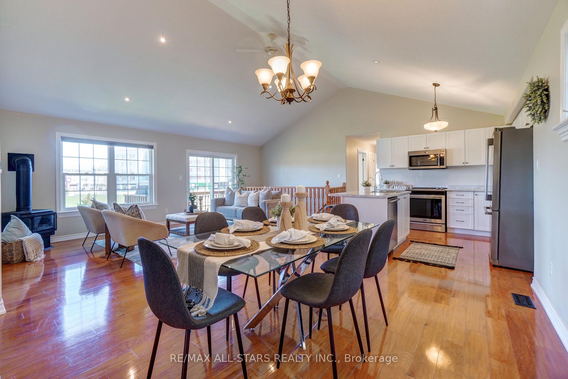 Photo 11 of 14 Laurent Boulevard, Kawartha Lakes, Lindsay — HOMEH