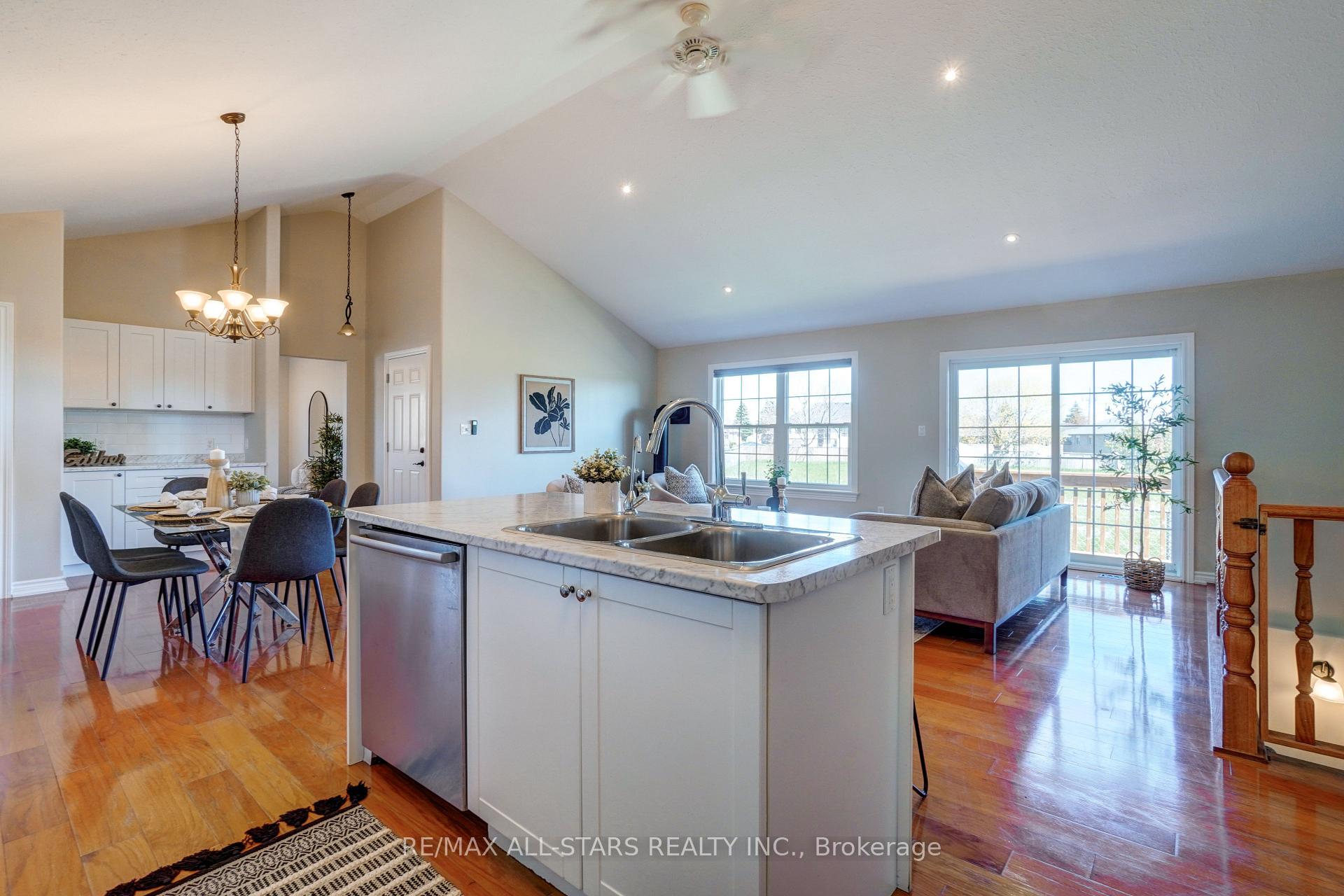 Photo 13 of 14 Laurent Boulevard, Kawartha Lakes, Lindsay — HOMEH