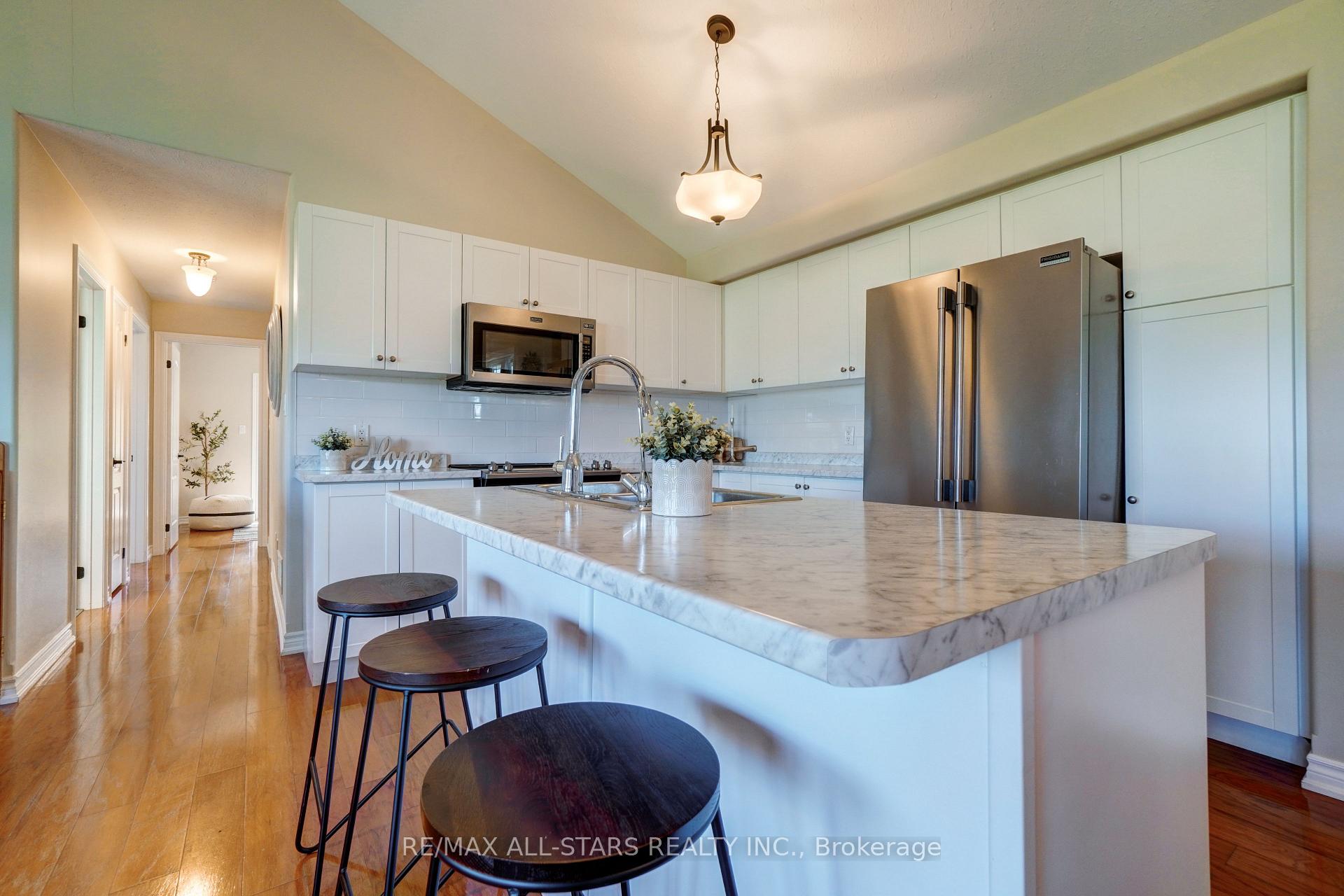 Photo 14 of 14 Laurent Boulevard, Kawartha Lakes, Lindsay — HOMEH