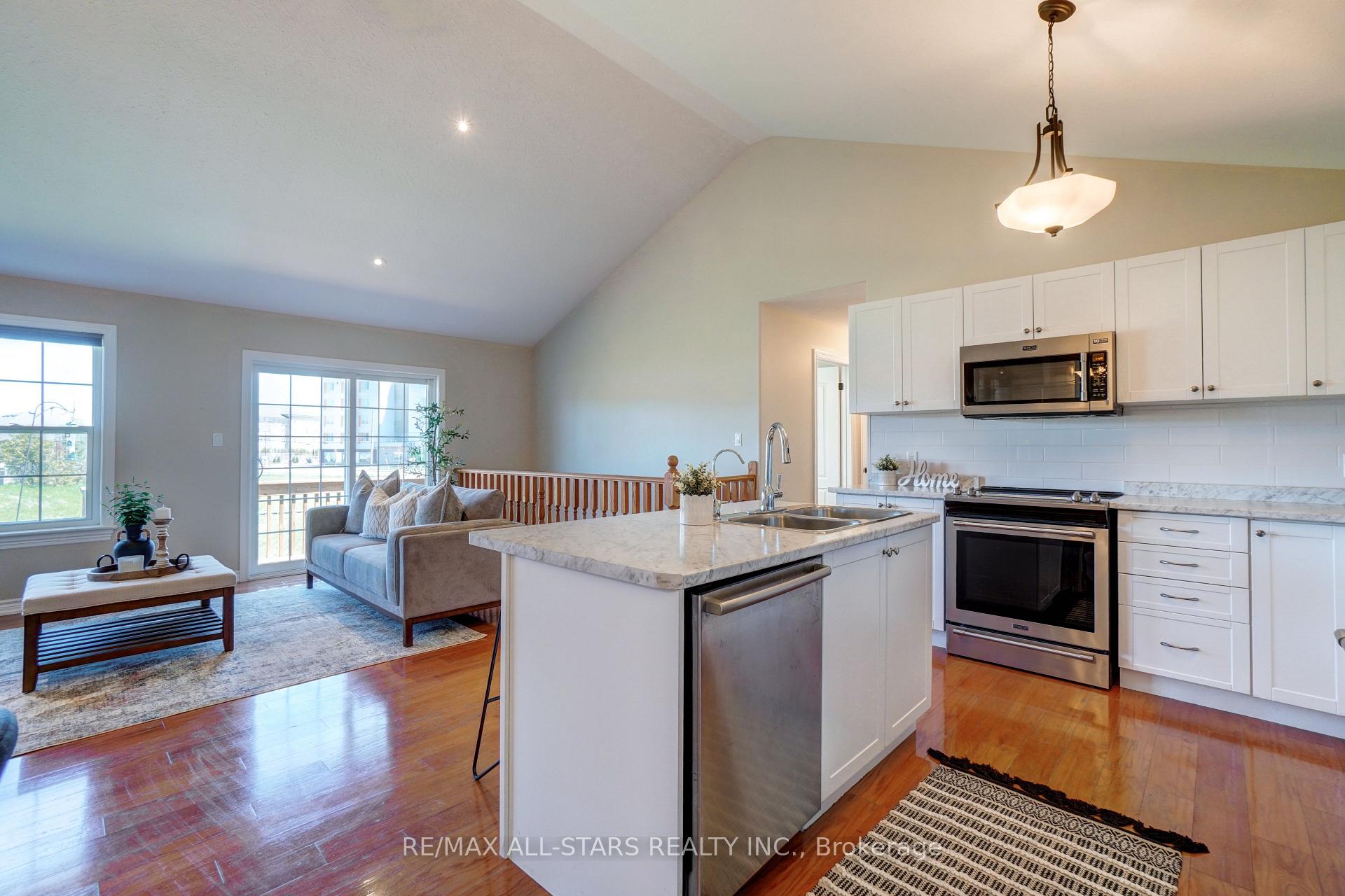 Photo 15 of 14 Laurent Boulevard, Kawartha Lakes, Lindsay — HOMEH