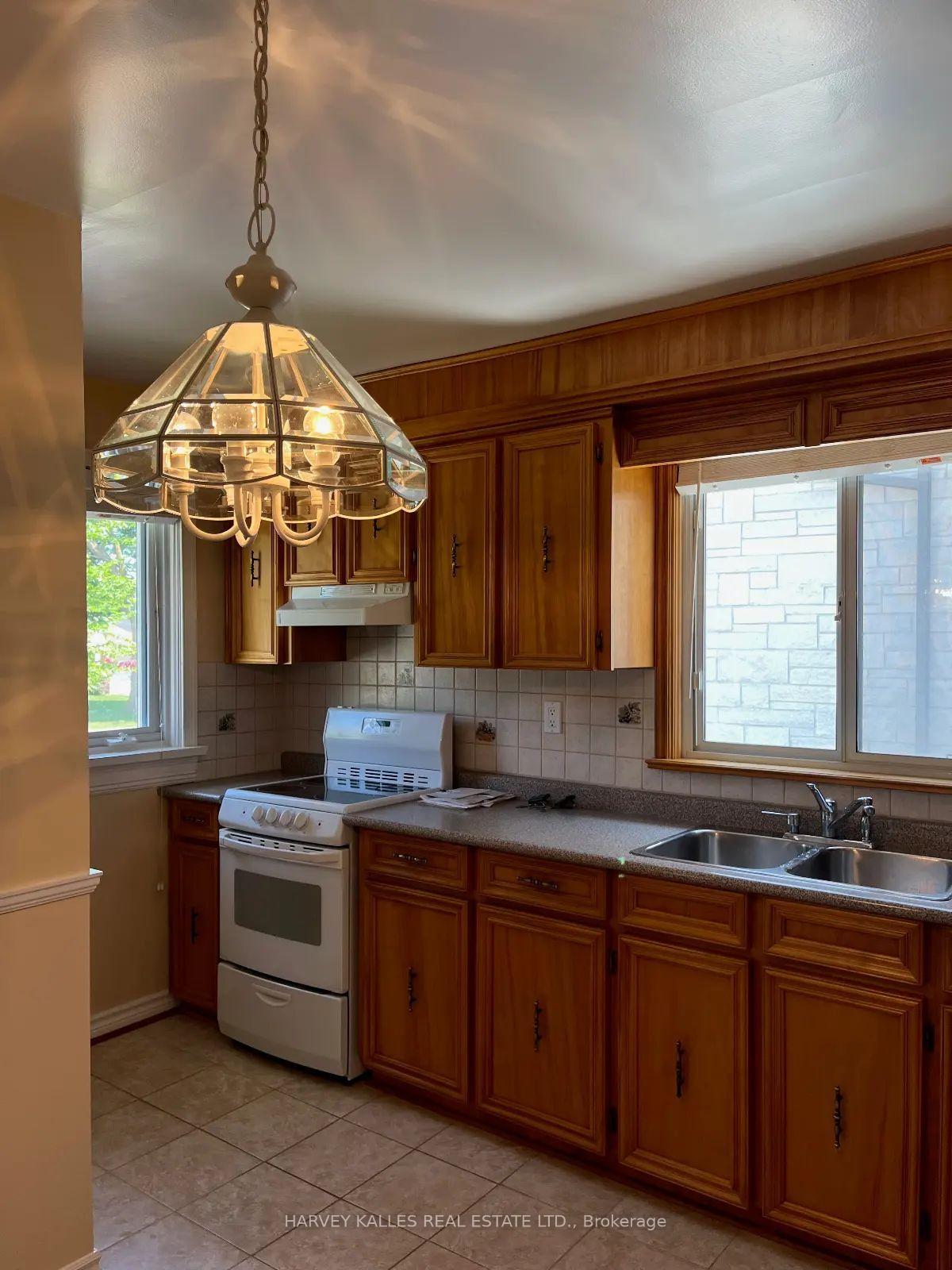 Photo 11 of 54 Charleston Road, Etobicoke, Islington-City Centre West — HOMEH