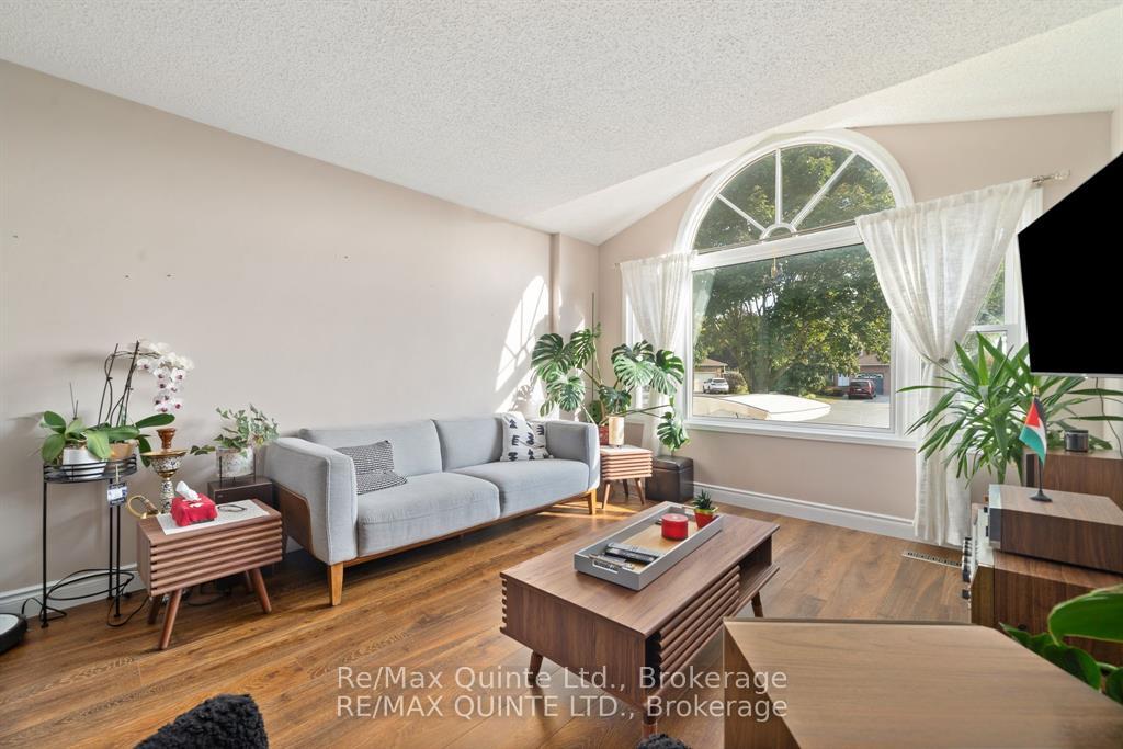 Photo 8 of 2 Marchmont Place, Belleville, Belleville Ward — HOMEH