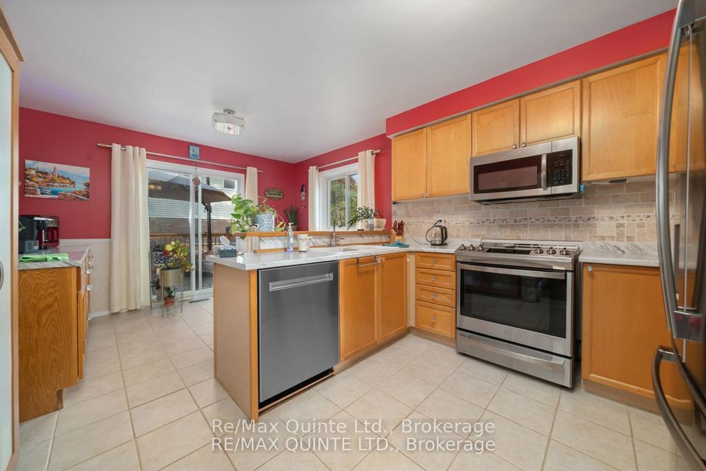 Photo 10 of 2 Marchmont Place, Belleville, Belleville Ward — HOMEH