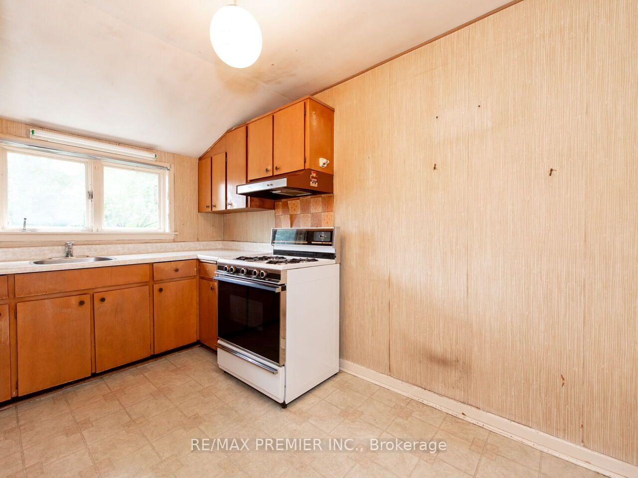 Photo 13 of 269 Windermere Avenue, Toronto, High Park-Swansea — HOMEH