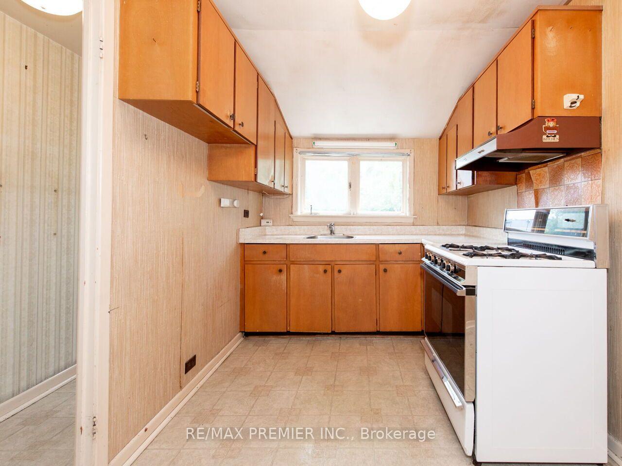 Photo 14 of 269 Windermere Avenue, Toronto, High Park-Swansea — HOMEH