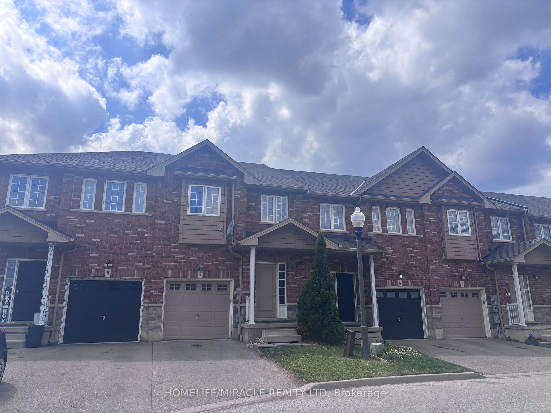 Photo 2 of Unit 7, 45 Seabreeze Crescent, Hamilton, Lakeshore — HOMEH