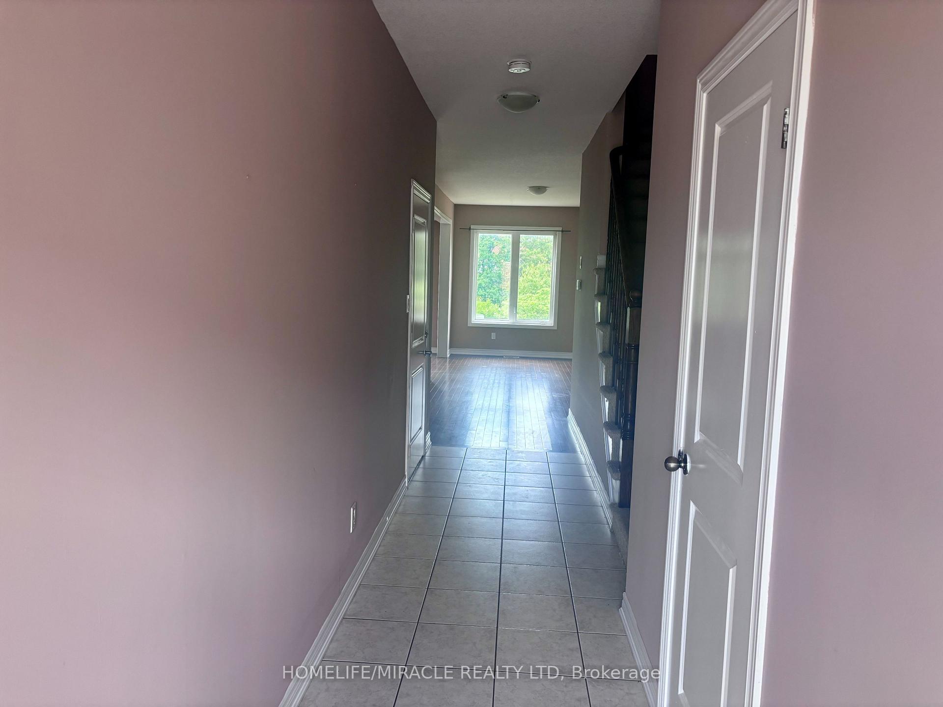 Photo 4 of Unit 7, 45 Seabreeze Crescent, Hamilton, Lakeshore — HOMEH